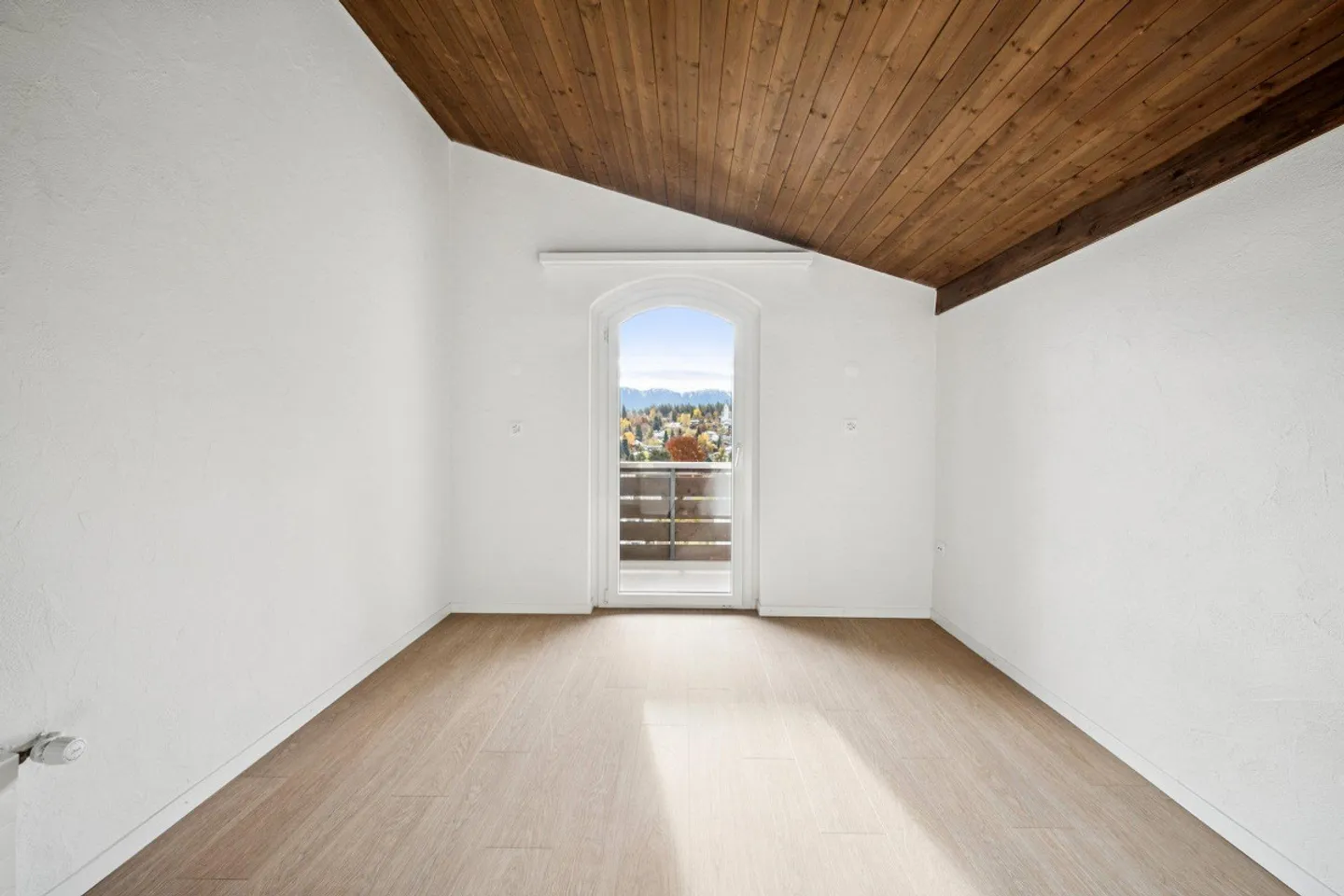 Appartement en Duplex ensoleillé avec vue sur la montagne - Photo 2 sur 4