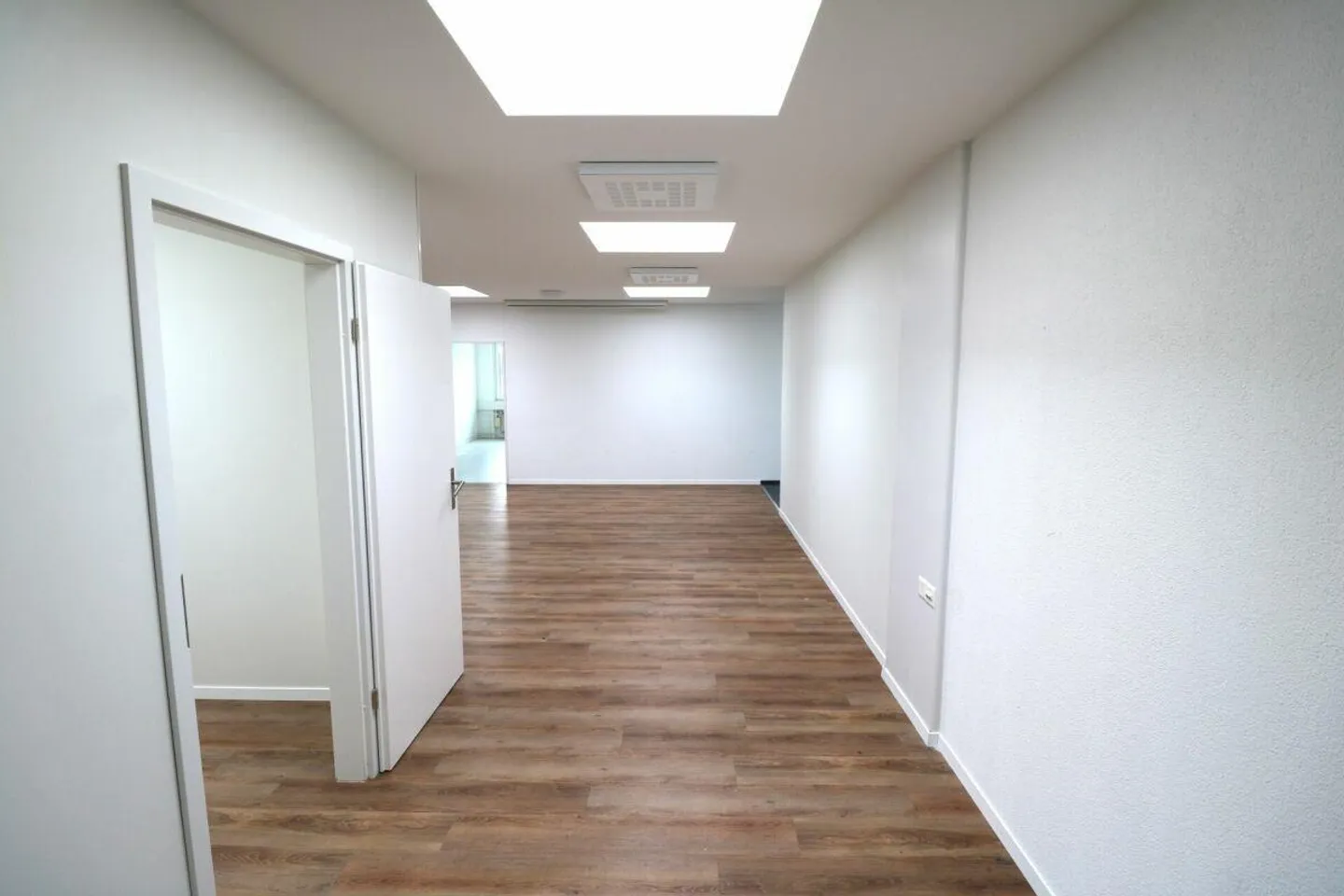 Espace de bureau moderne à louer - Photo 2 sur 11