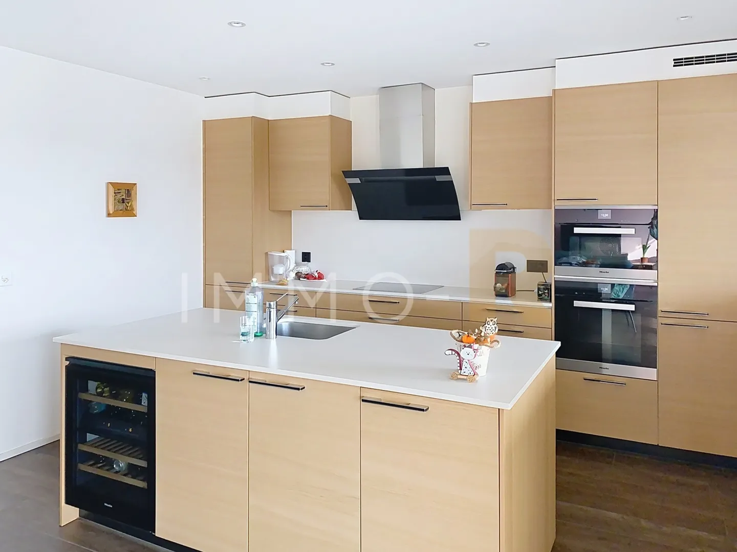 Appartement moderne avec terrasse - Photo 3 sur 8