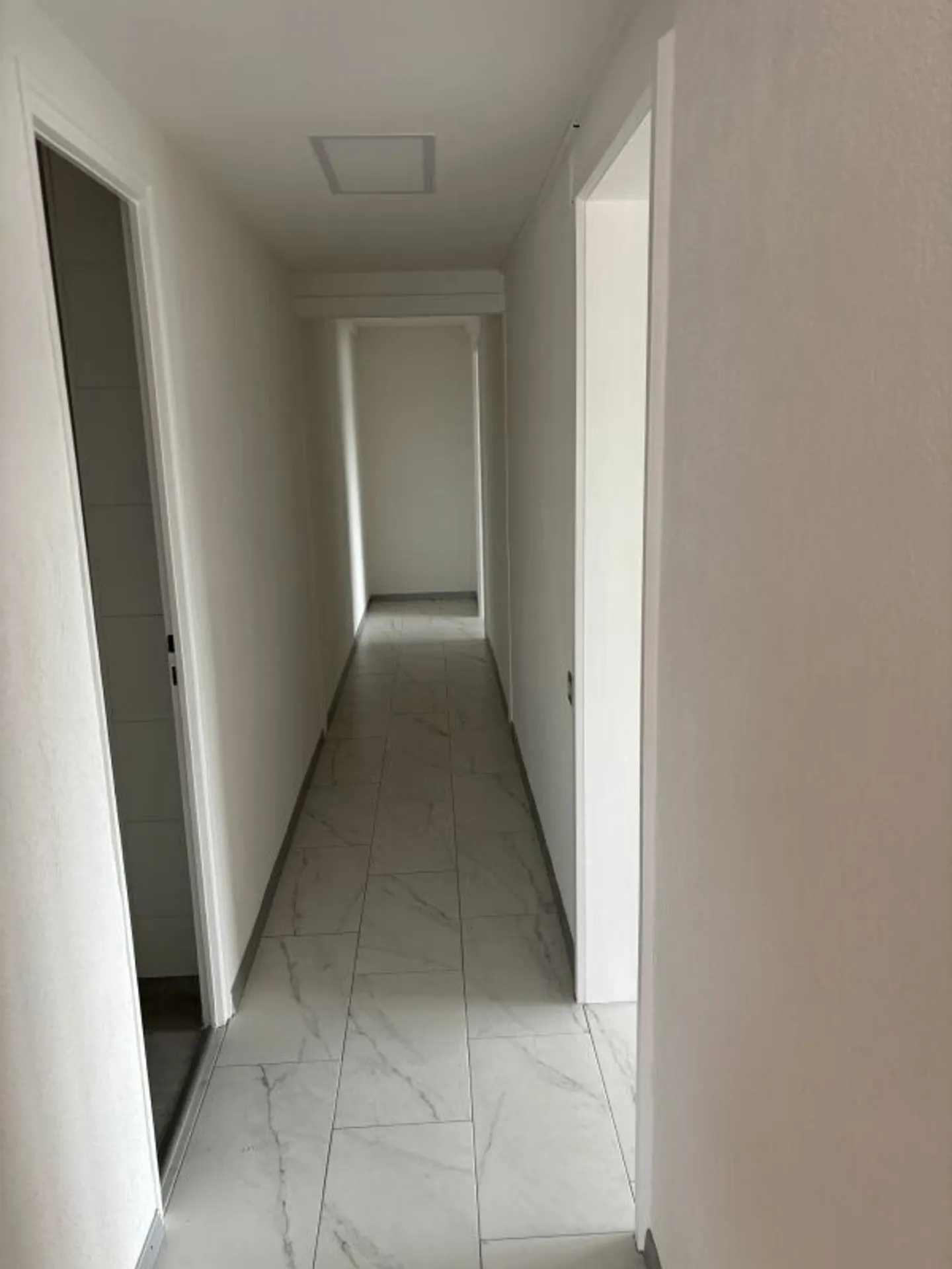 Appartamento luminoso e spazioso di 8 stanze - Foto 3 di 14