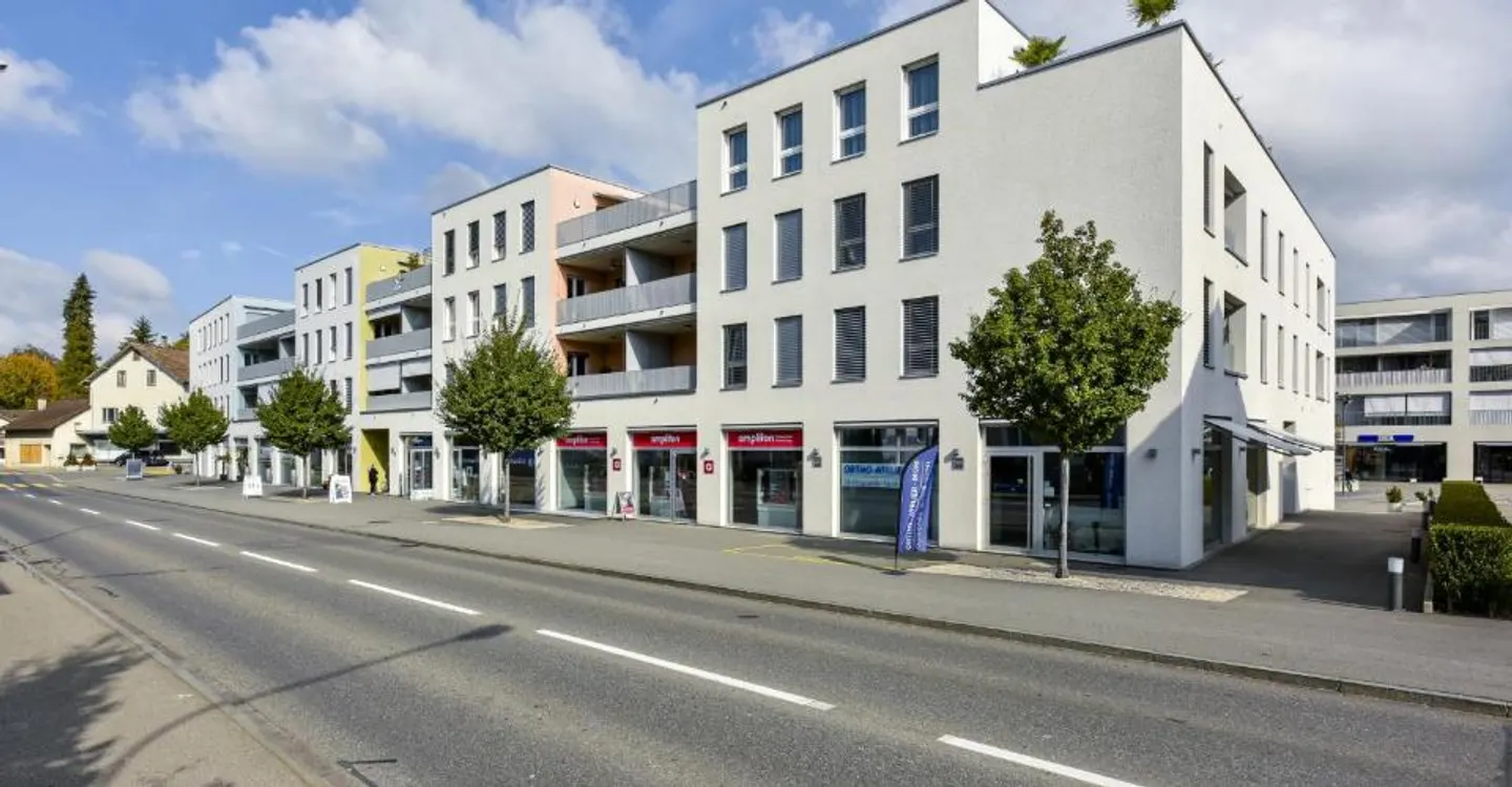 Spazio commerciale attraente nella migliore posizione al Perron West a Muri AG - Foto 1 di 10