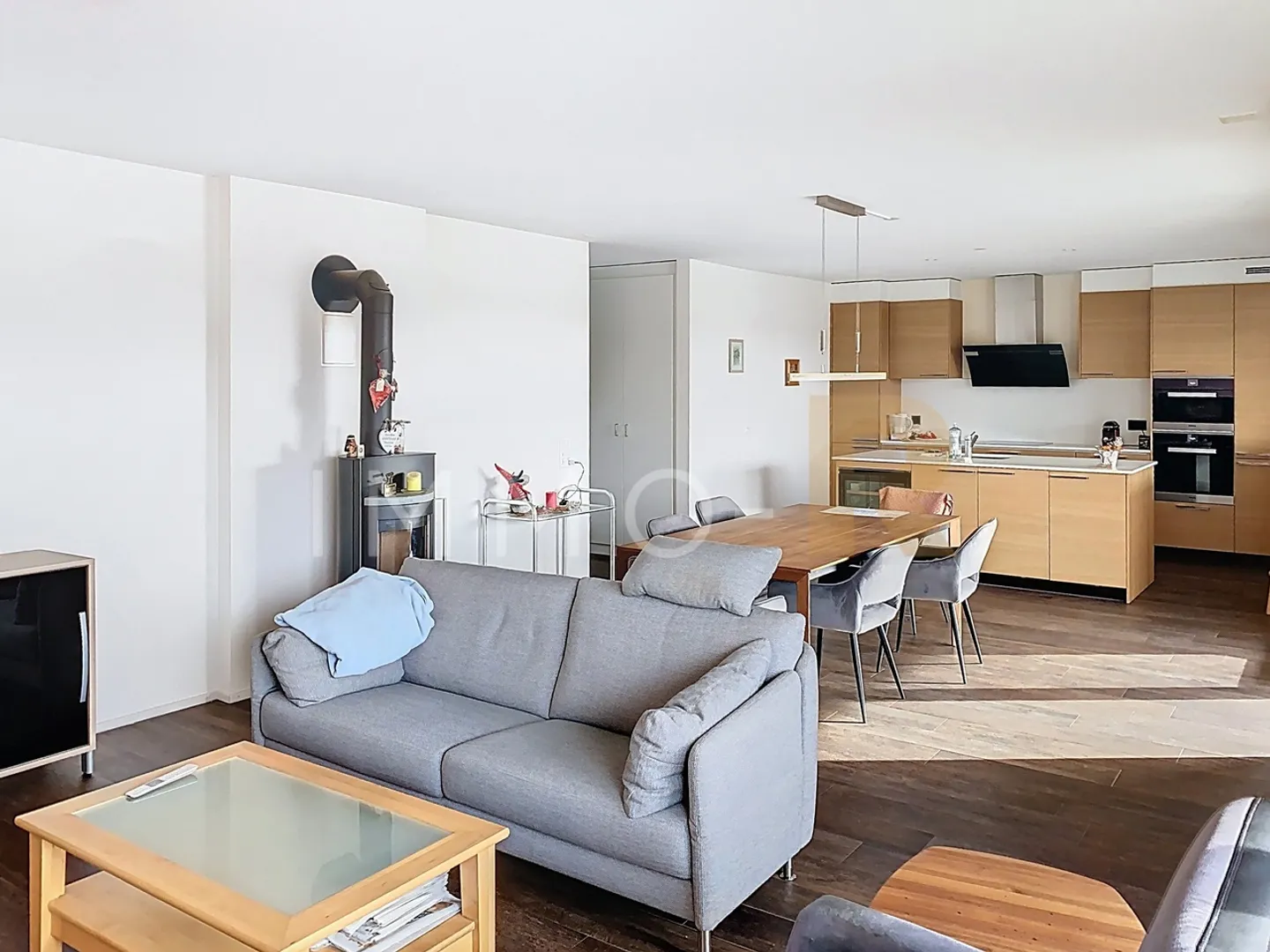 Appartement moderne avec terrasse - Photo 4 sur 8