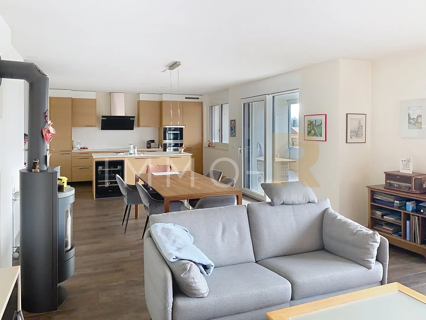 Appartement moderne avec terrasse - Photo 5 sur 8