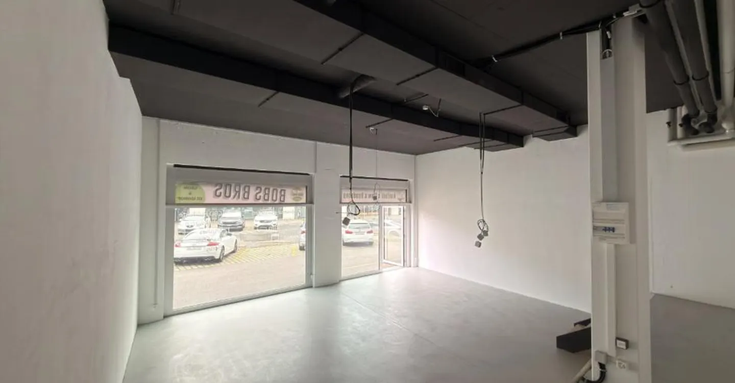 Spazio commerciale attraente nella migliore posizione al Perron West a Muri AG - Foto 5 di 10