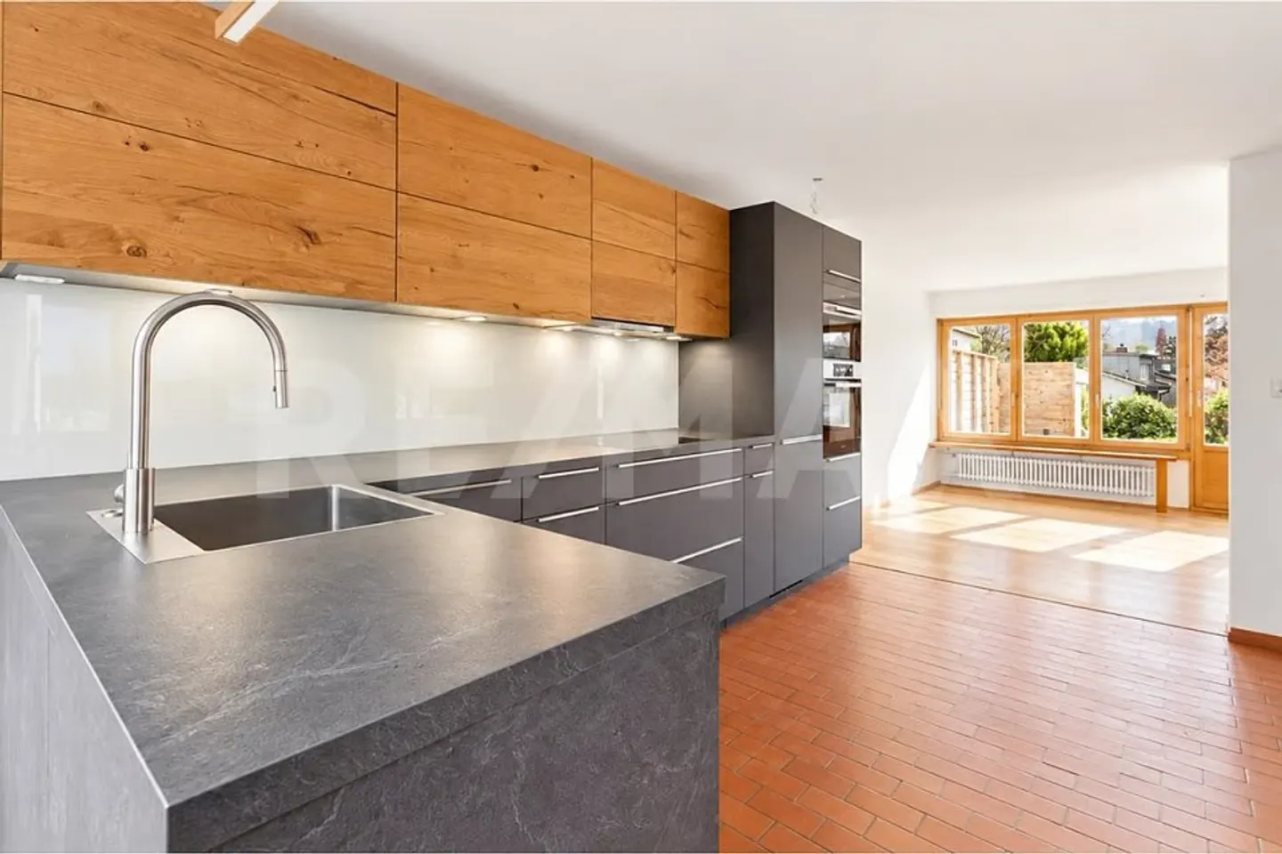 Charming 4.5-room terraced family house in a quiet residential area - Photo 4 of 13