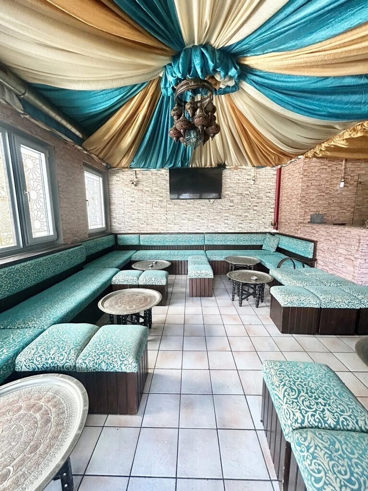 Commercial space fitted out as a restaurant and bar - city center - Photo 3 of 7