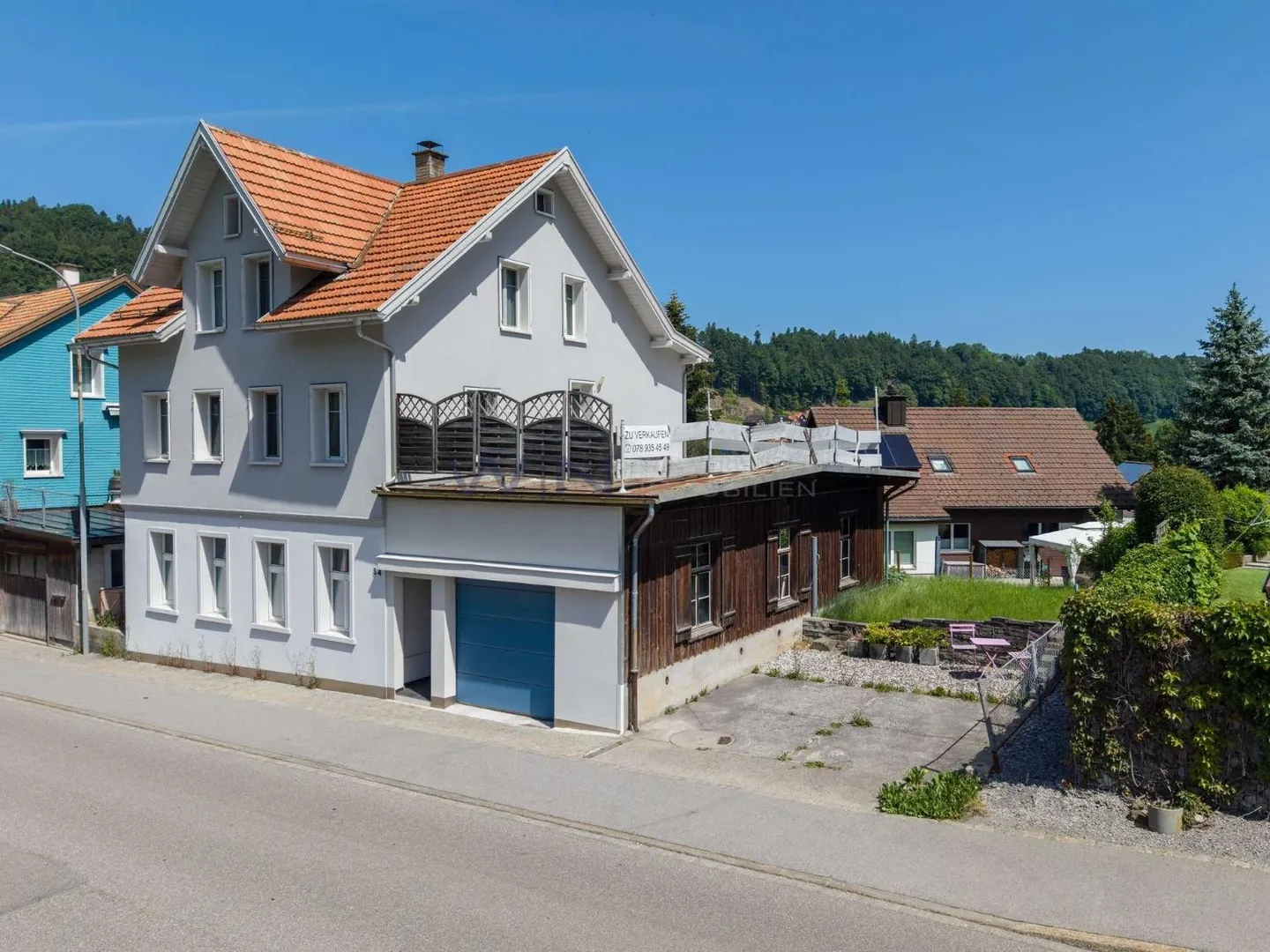 Modernisiertes Familienhaus in zentraler Lage - Foto 2 von 9