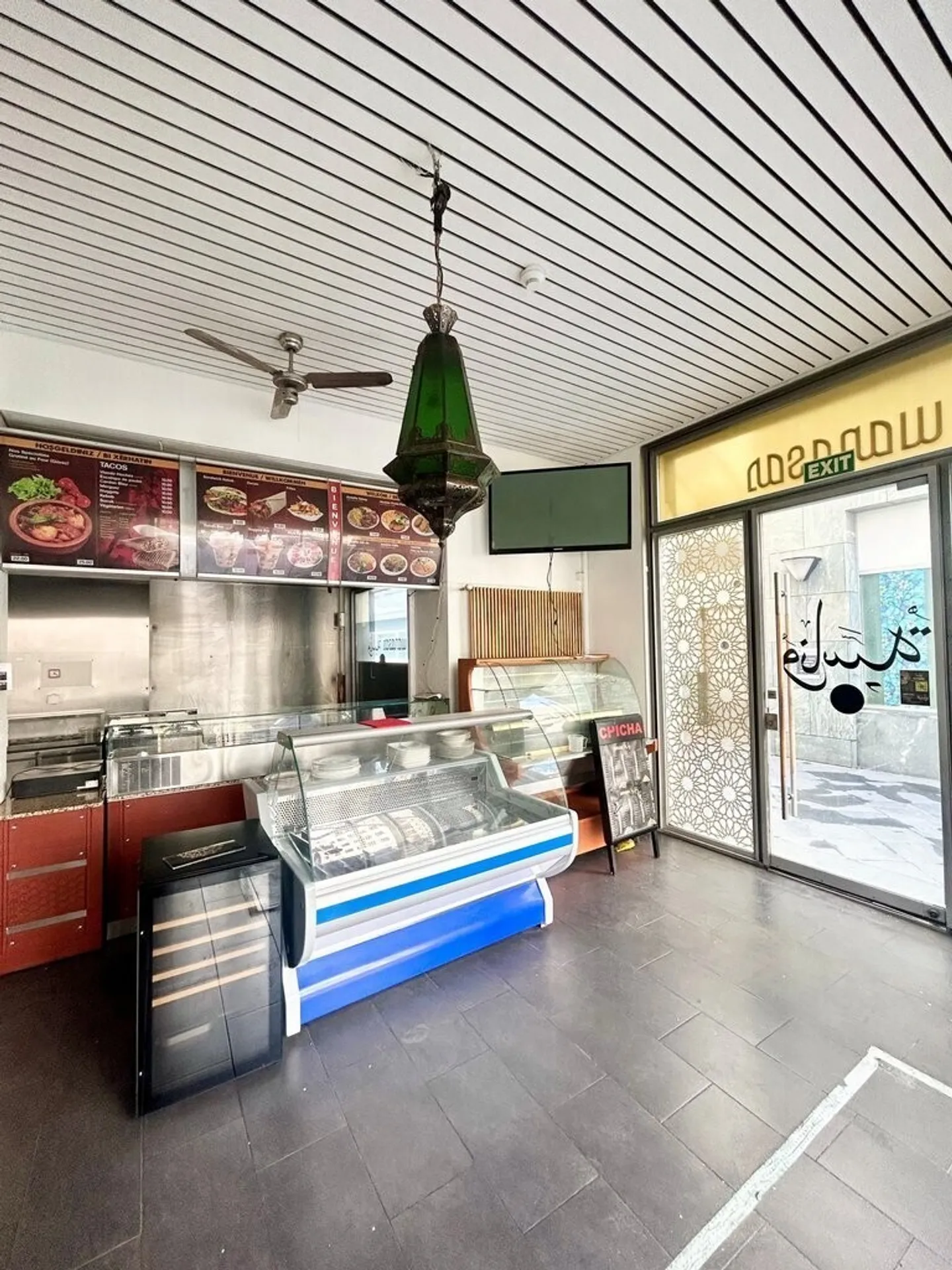 Commercial space fitted out as a restaurant and bar - city center - Photo 4 of 7