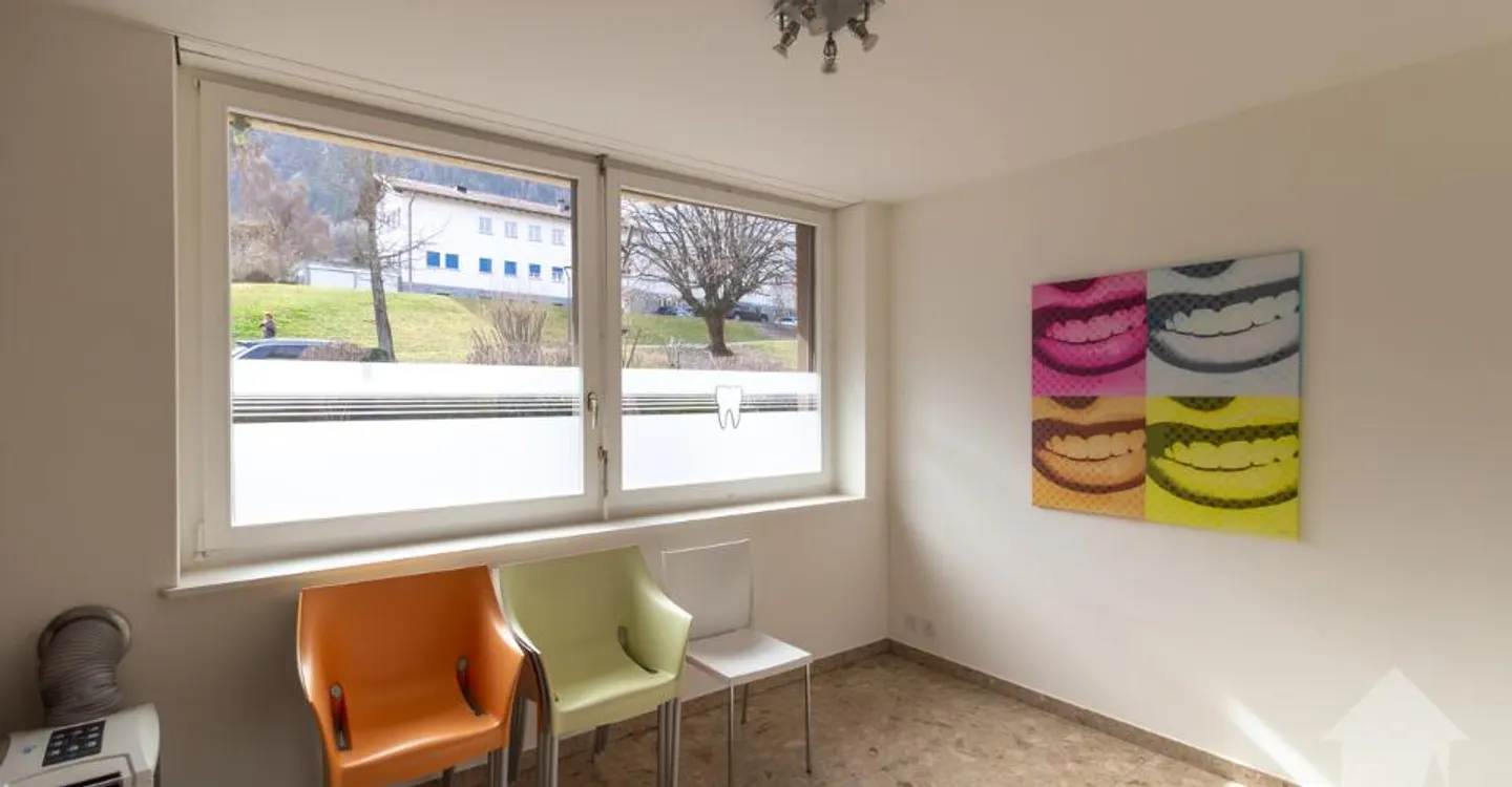 Bright office with over 4.5 rooms of 115 m2 - Photo 3 of 13