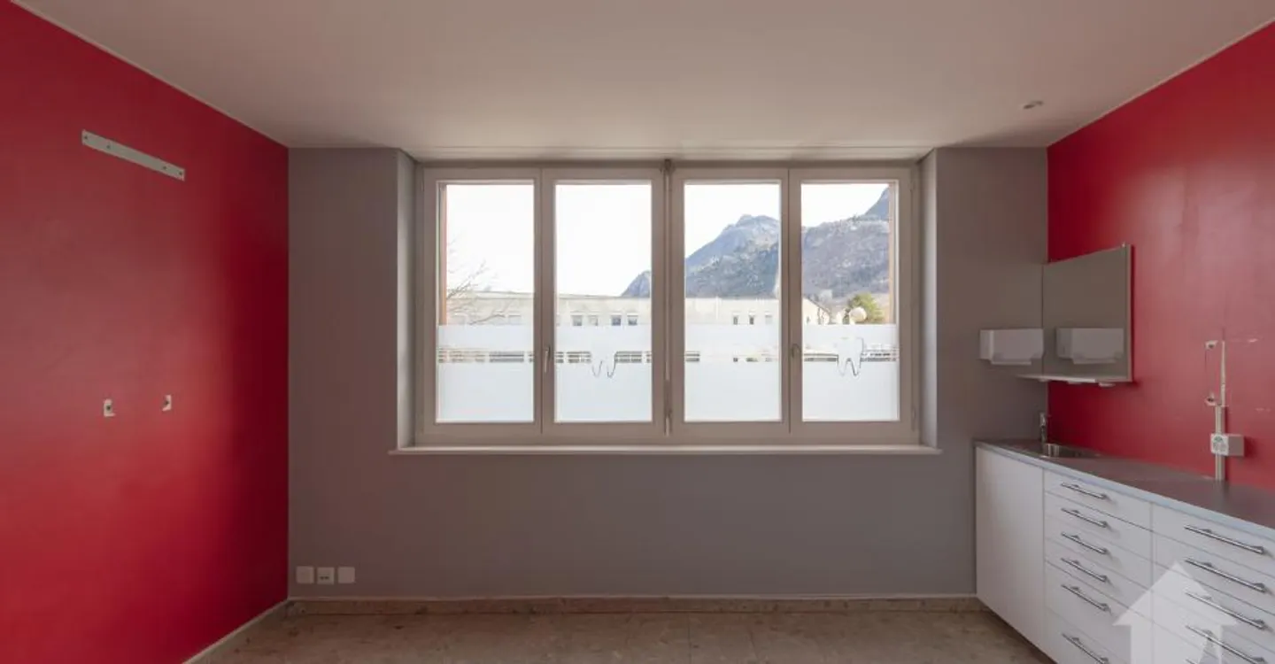 Bright office with over 4.5 rooms of 115 m2 - Photo 9 of 13