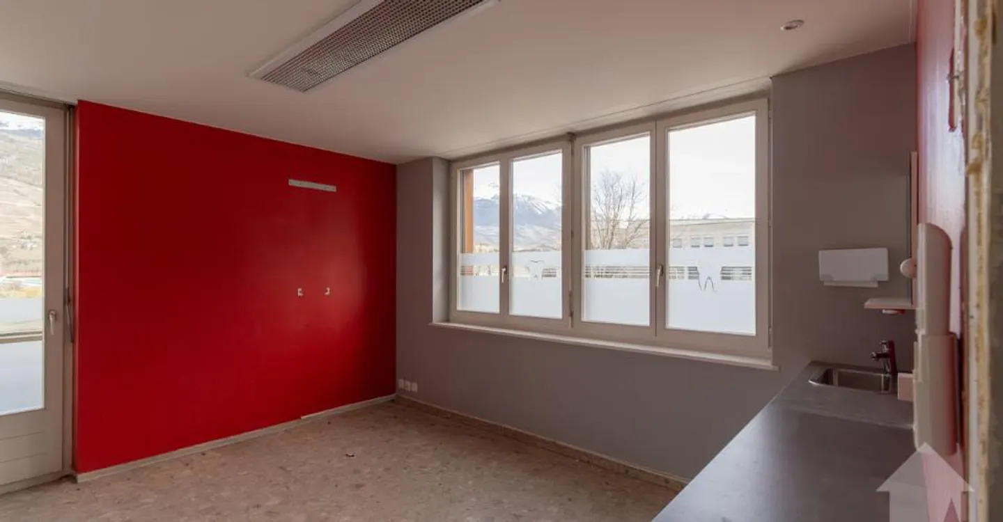 Bright office with over 4.5 rooms of 115 m2 - Photo 11 of 13