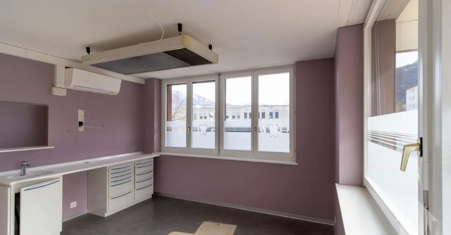 Bright office with over 4.5 rooms of 115 m2 - Photo 12 of 13