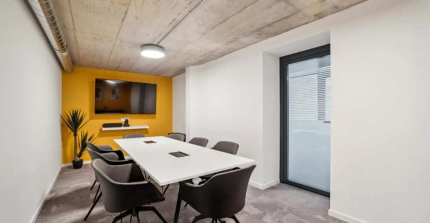 Modern Office Space in Carouge - Photo 2 of 13