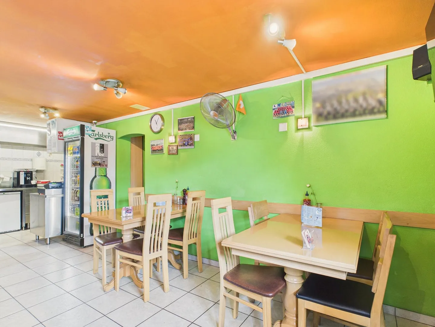 Casa bifamiliare con appartamento di 3,5 stanze e spazio commerciale (Kebab) - Foto 1 di 13