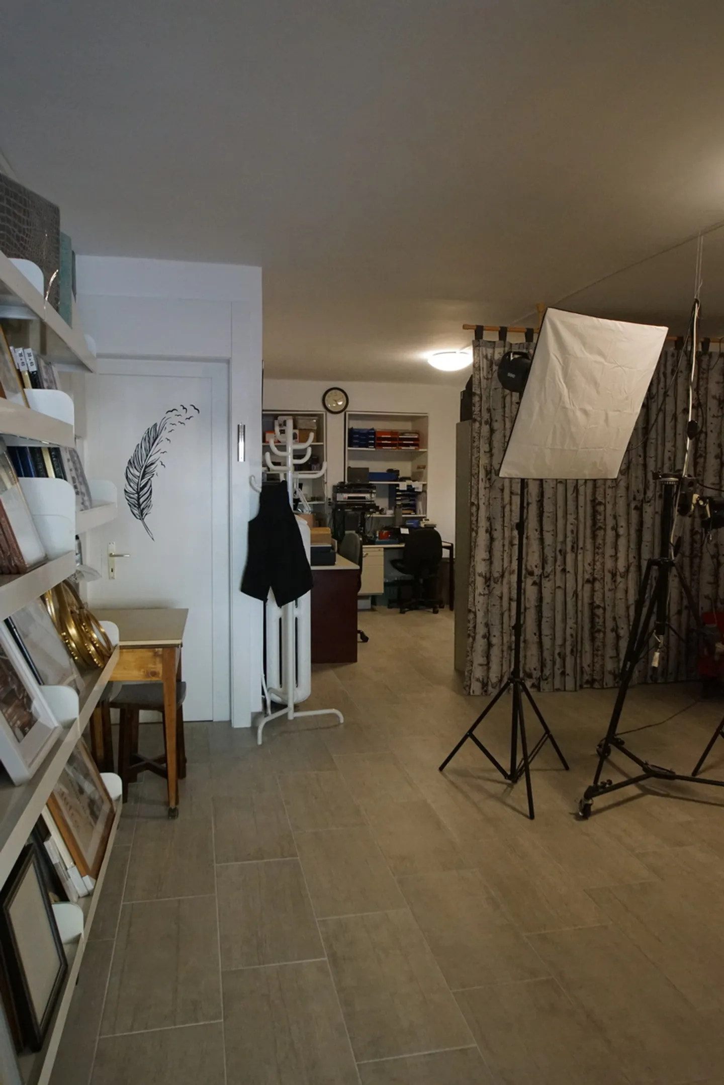 Commercial space with window in the city center - Photo 5 of 5