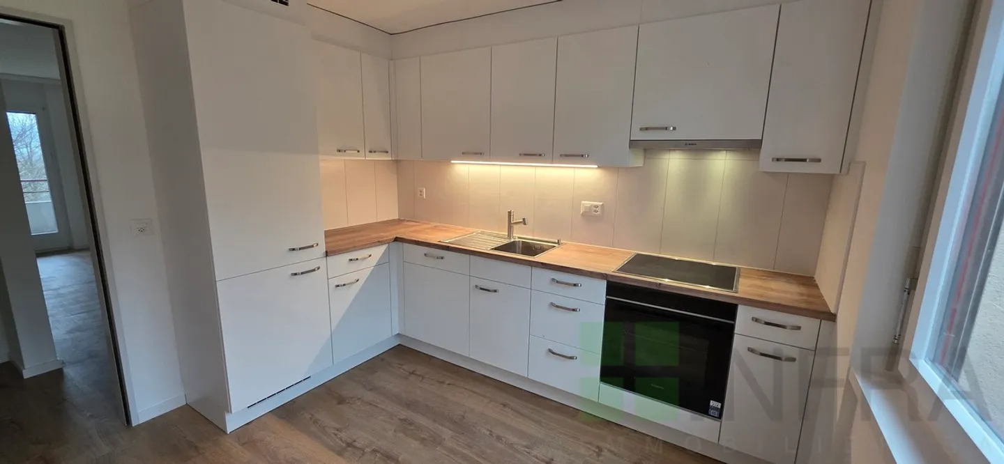 Beautifully renovated 4.5-room apartment - Photo 2 of 10