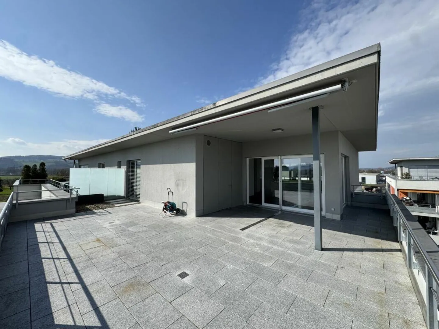 Moderne Attikawohnung mit Terrassen - Foto 1 von 13