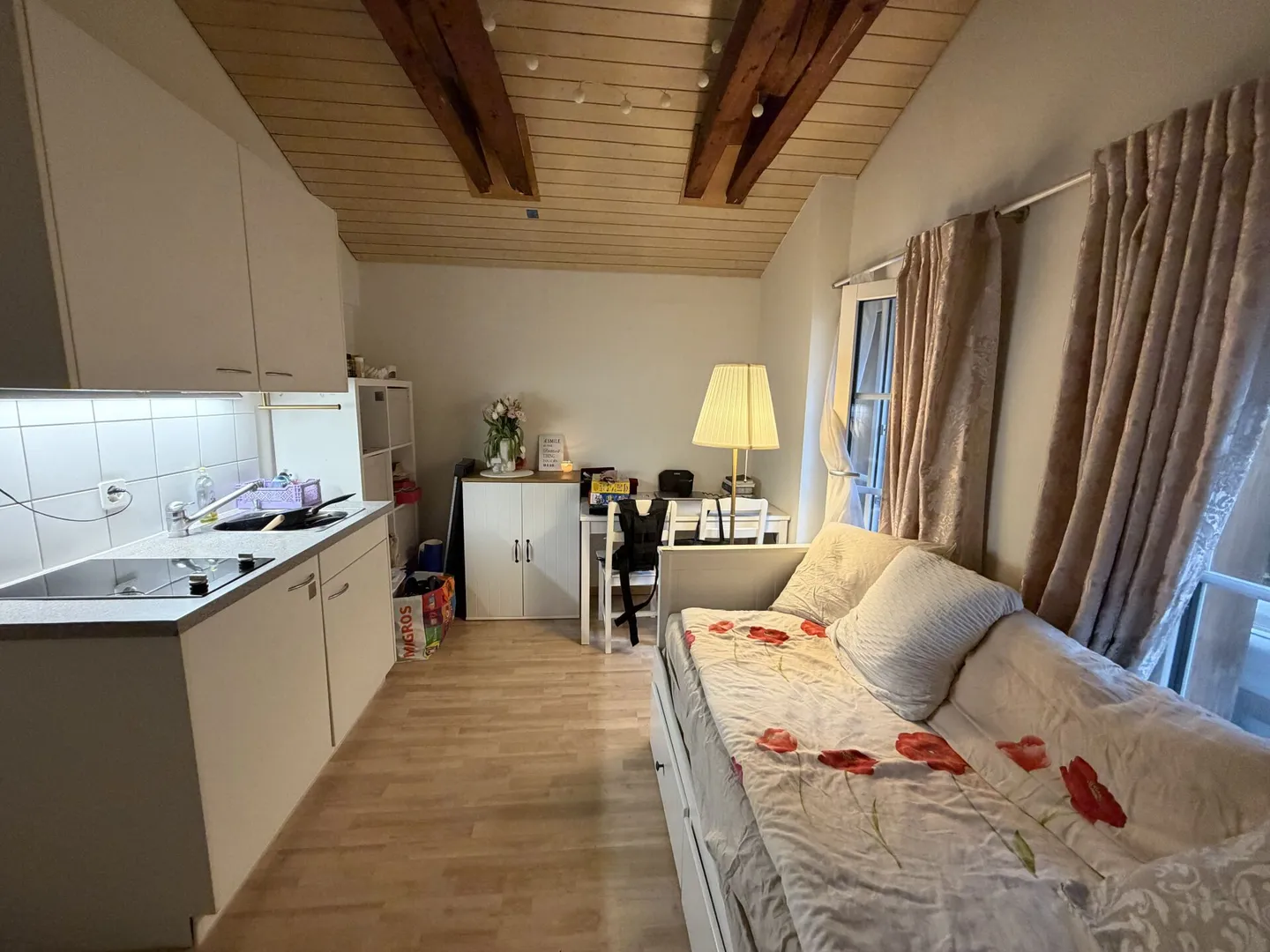 Studio charmant à louer dans la vieille ville de Thun - Photo 2 sur 4