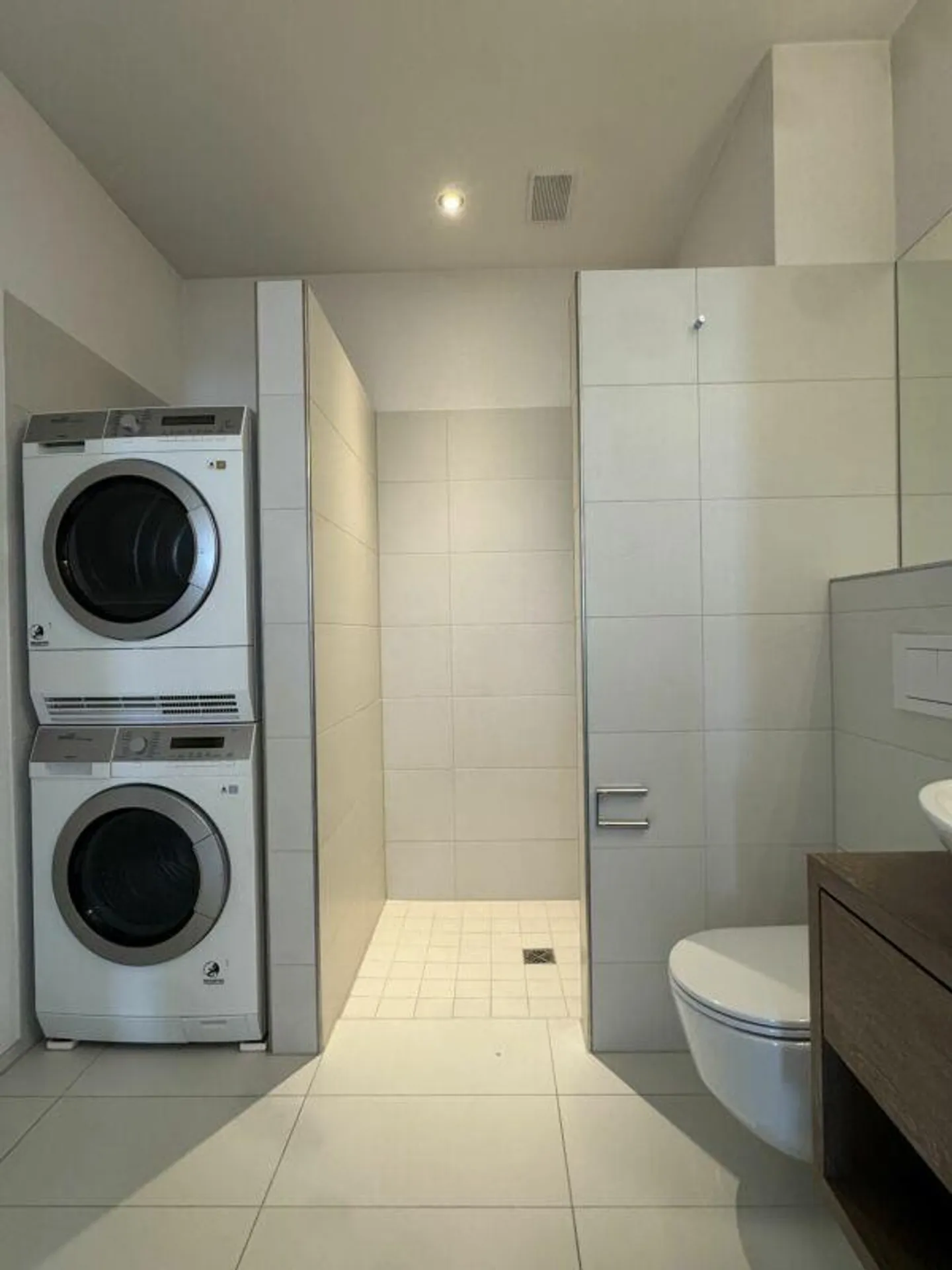 Moderne Attikawohnung mit Terrassen - Foto 8 von 13