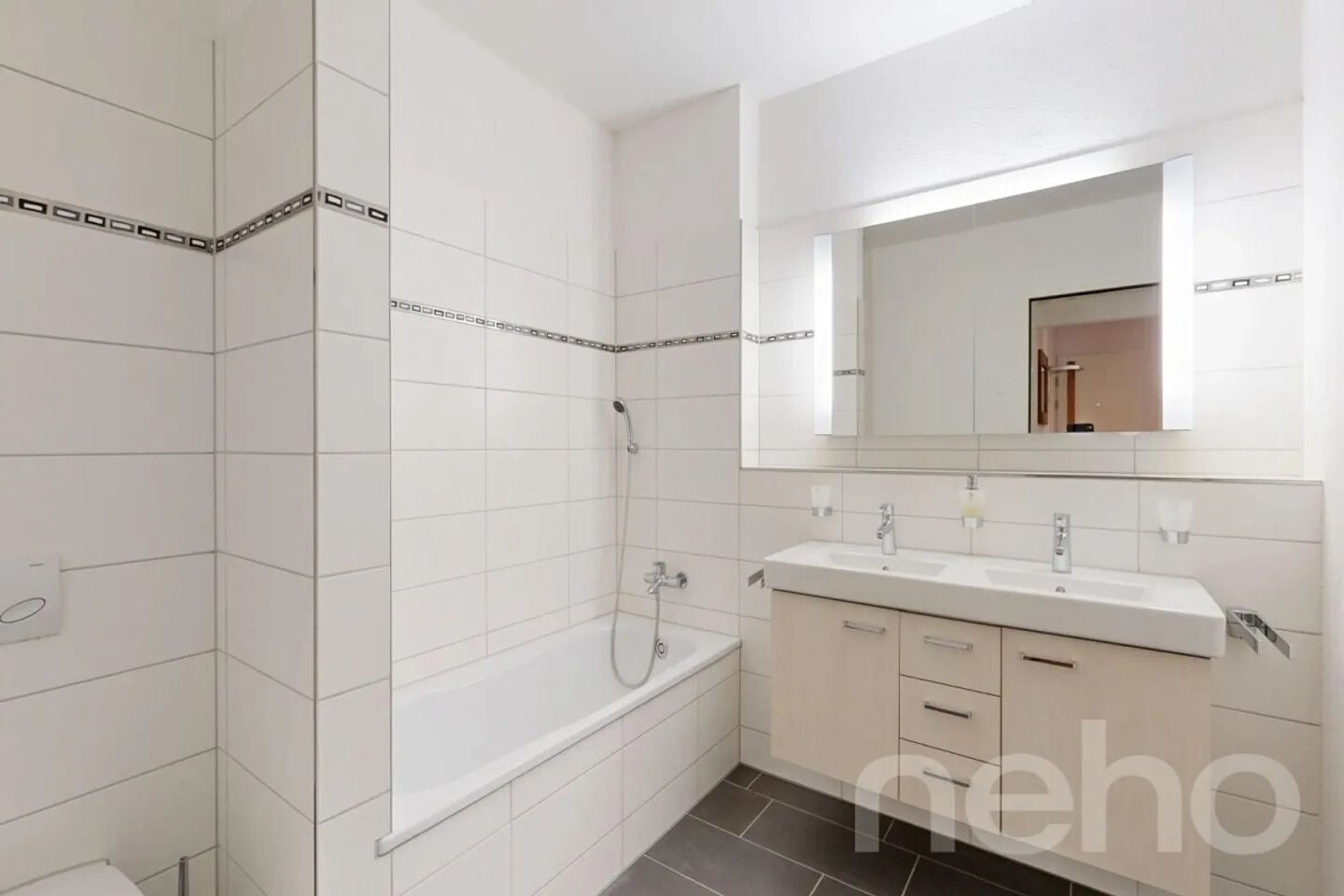 Moderne 3.5-Zimmer-Wohnung mit Balkon - Foto 10 von 12