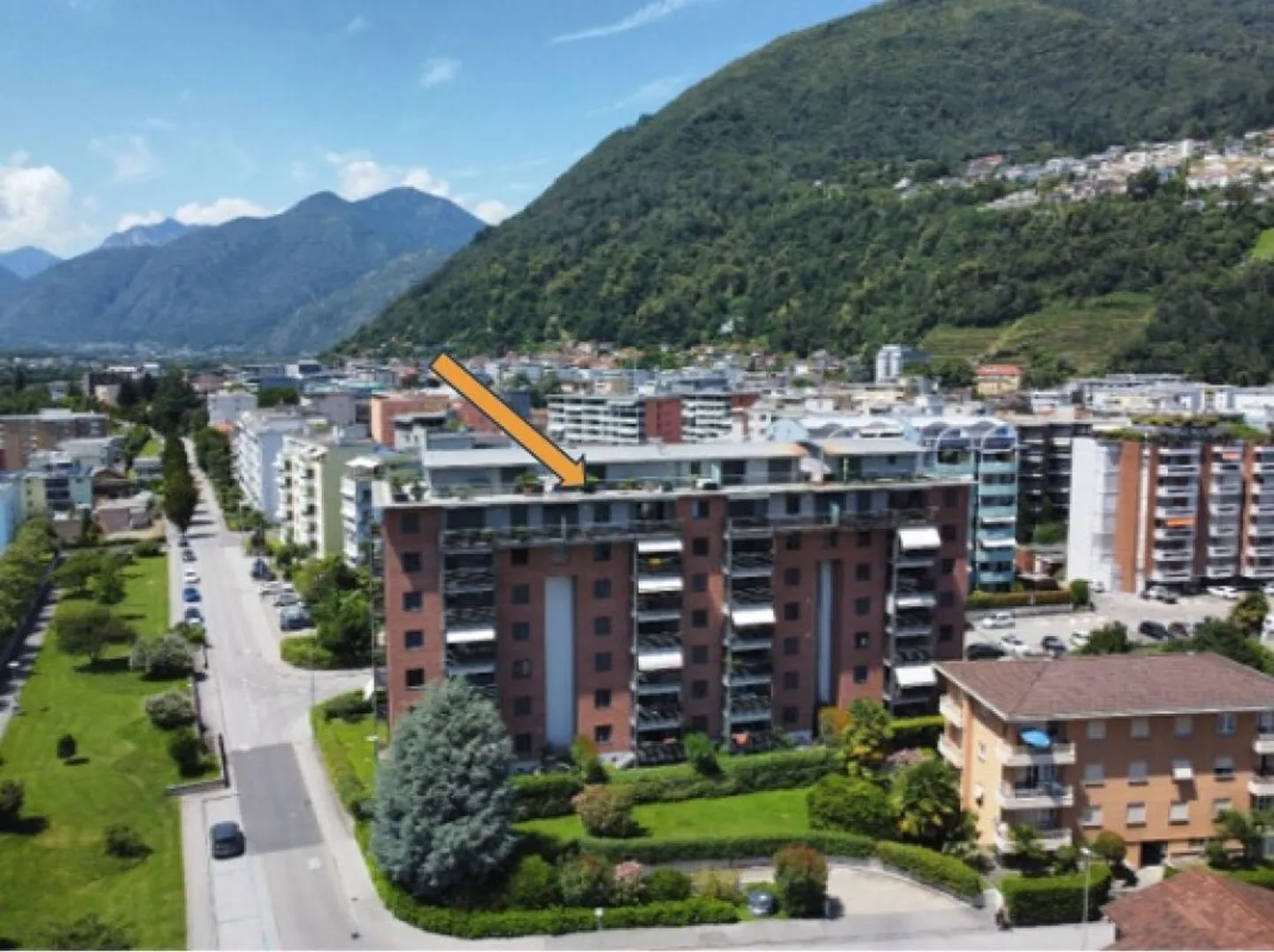 Appartamento attico di 3 ½ locali a  pochi passi dal centro e dal lago Maggiore | 3 ½ Zimmer-Penthouse-Wohnung,  nur wenige Schritte vom Zentrum und dem Lago Maggiore entfernt - Foto 1 di 8