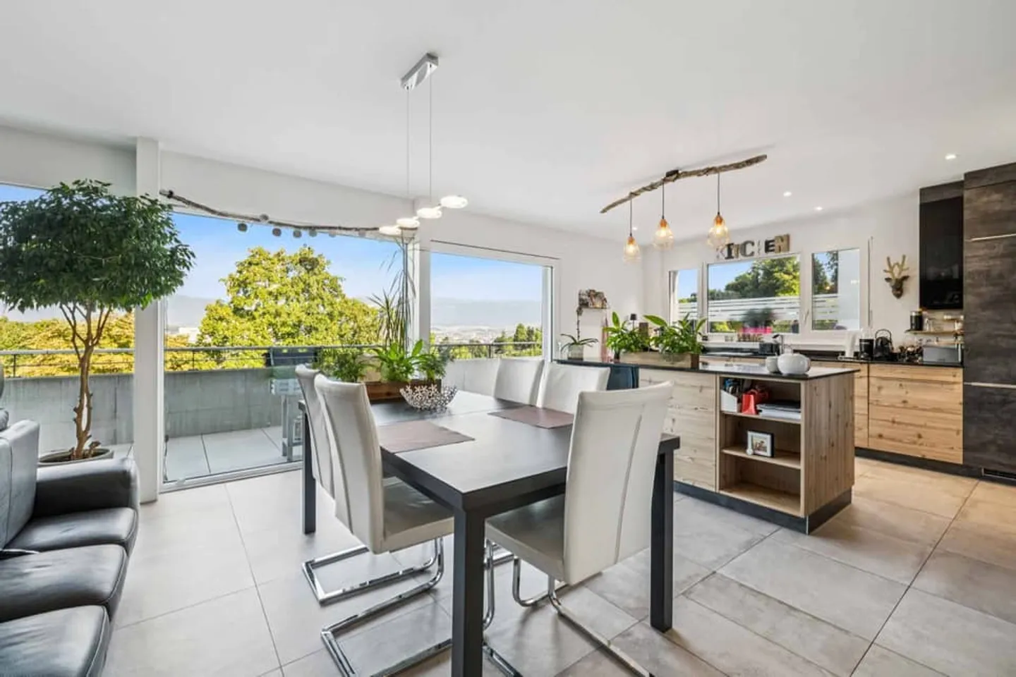 Elegante zeitgenössische Doppelhaushälfte - Foto 2 von 13