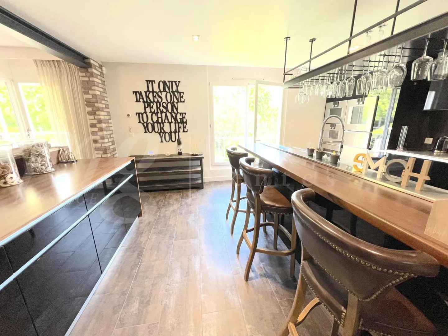SUPERB 7-ZIMMER-WOHNUNG VON 250 m2 MIT GROSSER TERRASSE -+ 3 BALKONE UND AUSSICHT - Foto 8 von 13