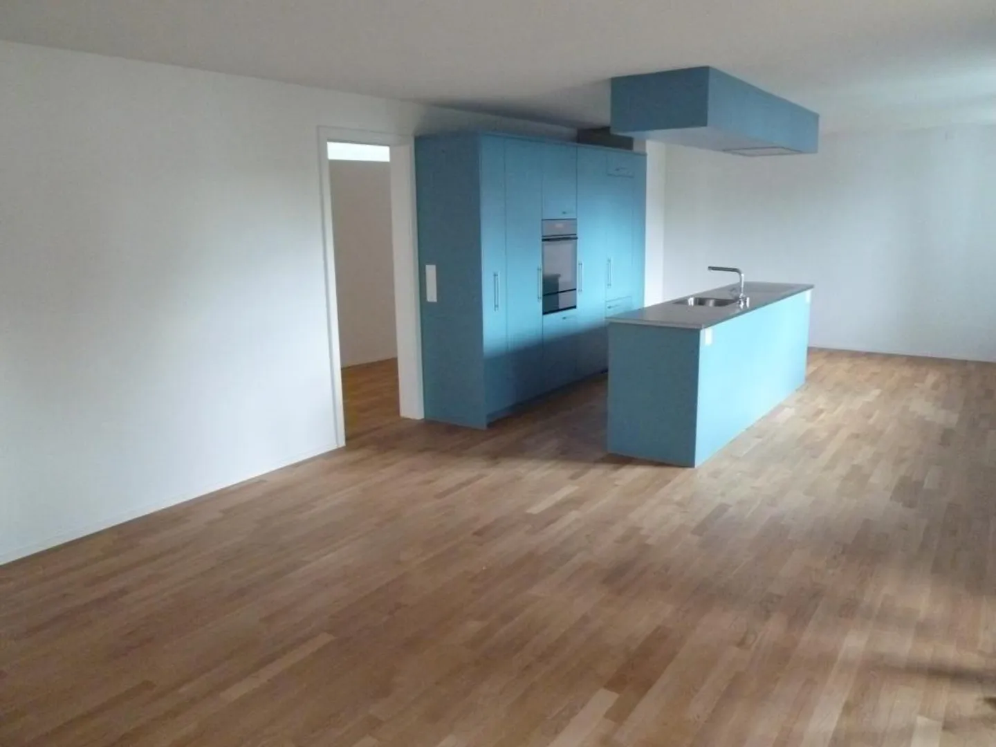 Moderne Wohnung mit grossem Balkon - Foto 3 von 7