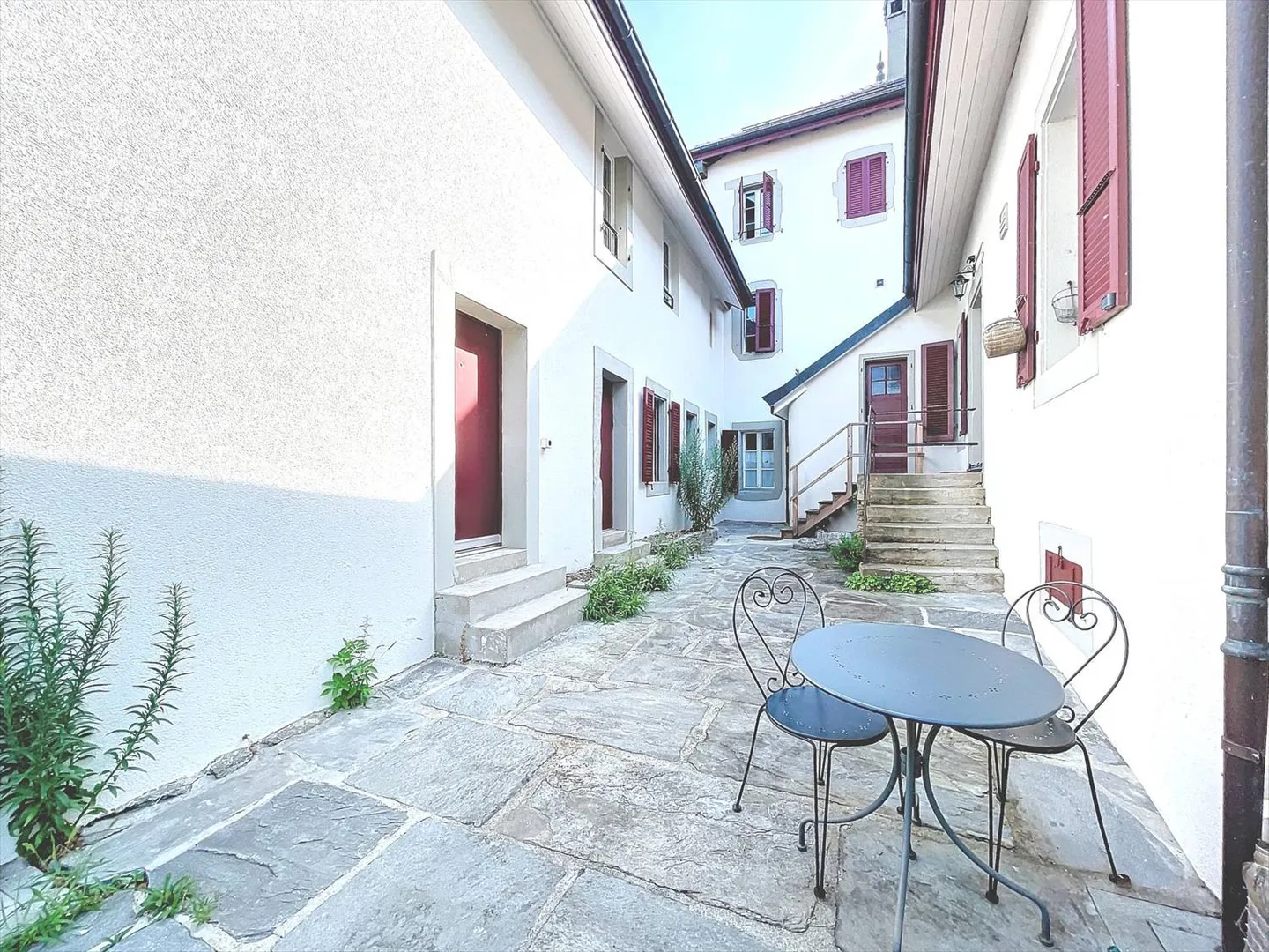 Duplex mit 3.5 Zimmern komplett renoviert - Foto 1 von 3