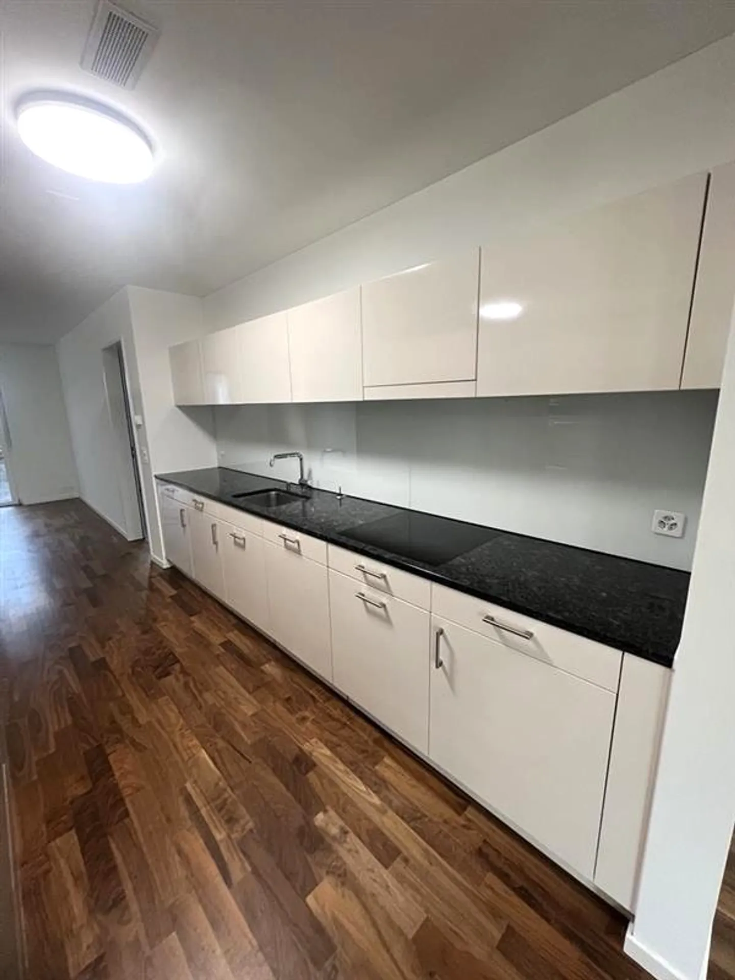 In the heart of Dietikon! - Photo 4 of 11