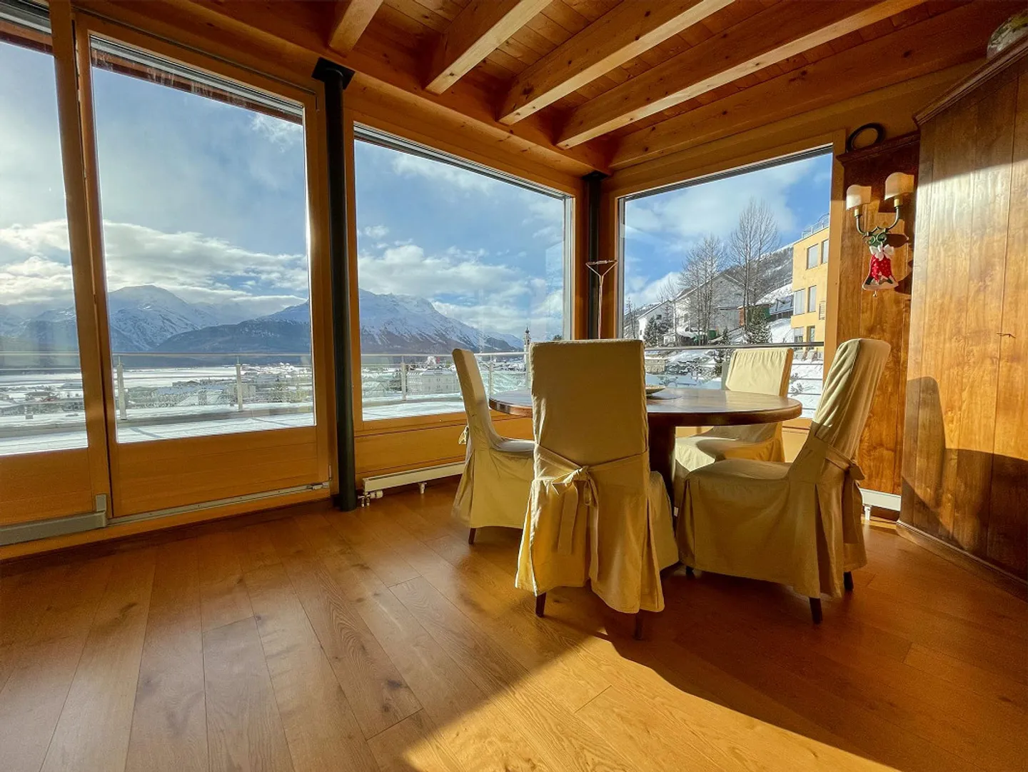 Meraviglioso attico duplex con vista mozzafiato a Samedan - Foto 1 di 8