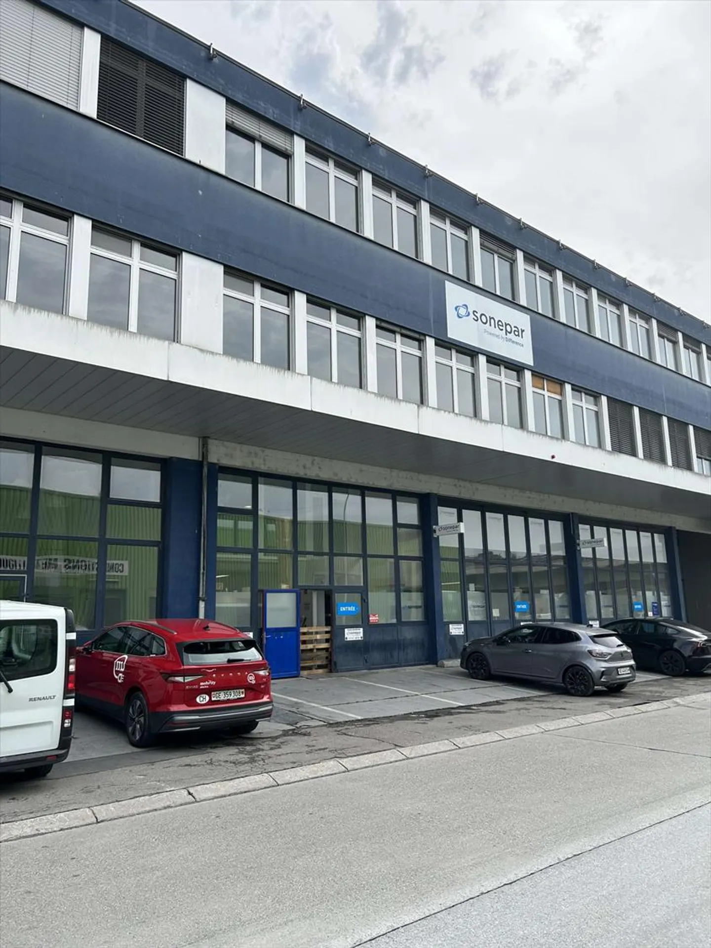 1.703 m2 an handwerklichen und administrativen Flächen zur Miete im PAV - Foto 1 von 9