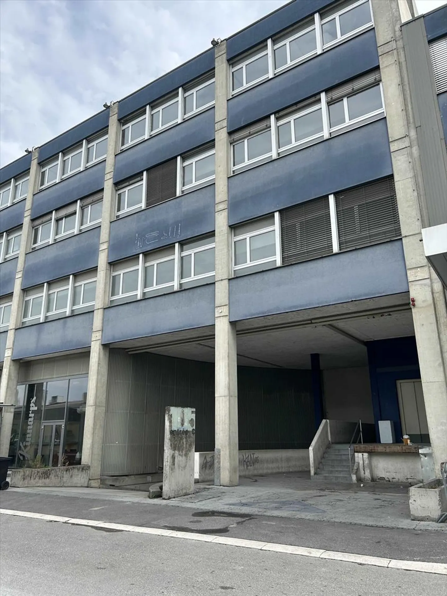 1.703 m2 an handwerklichen und administrativen Flächen zur Miete im PAV - Foto 2 von 9