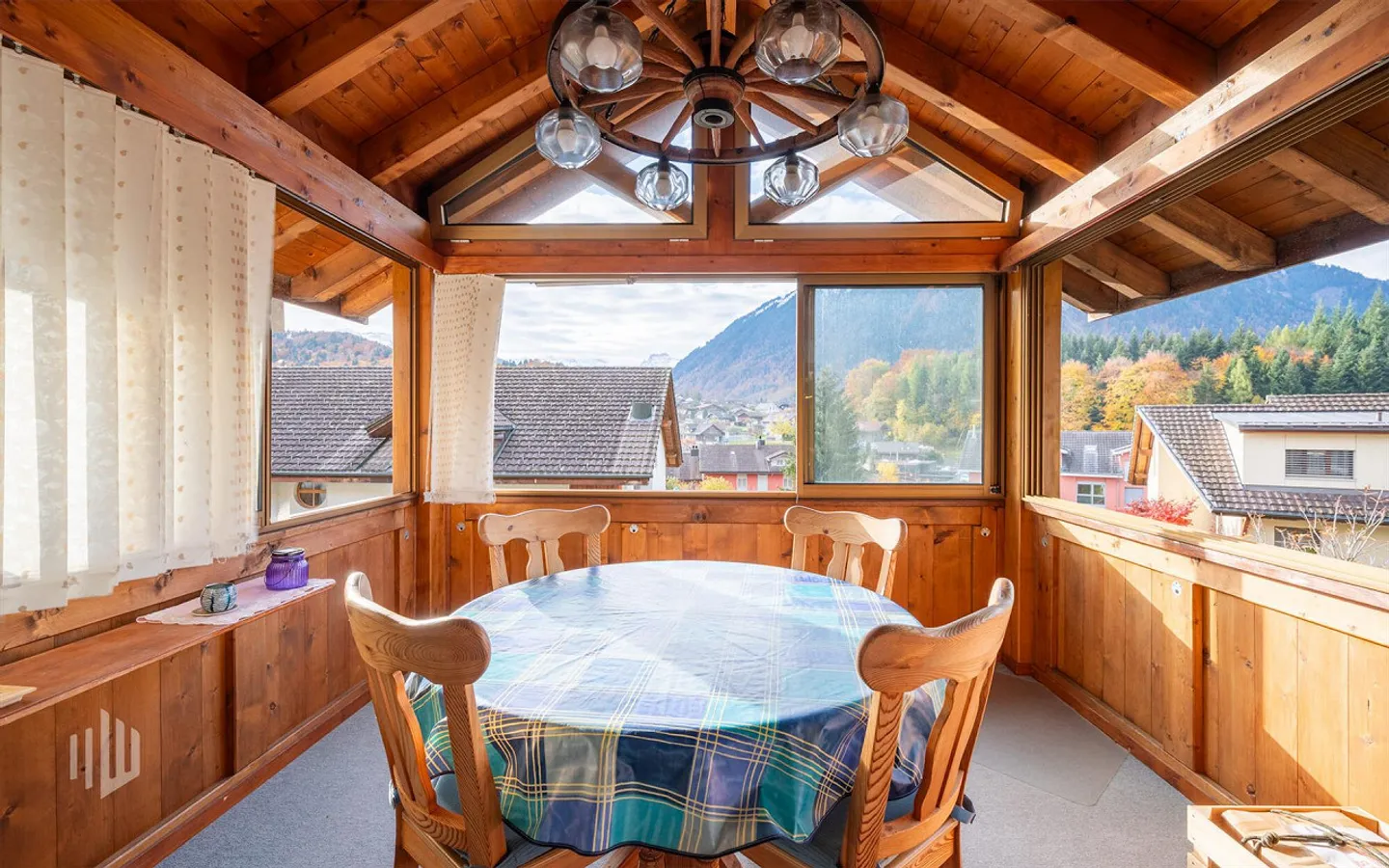 ImmoWyss - Charming Attic Apartment with Winter Garden and Mountain View - Photo 4 of 8