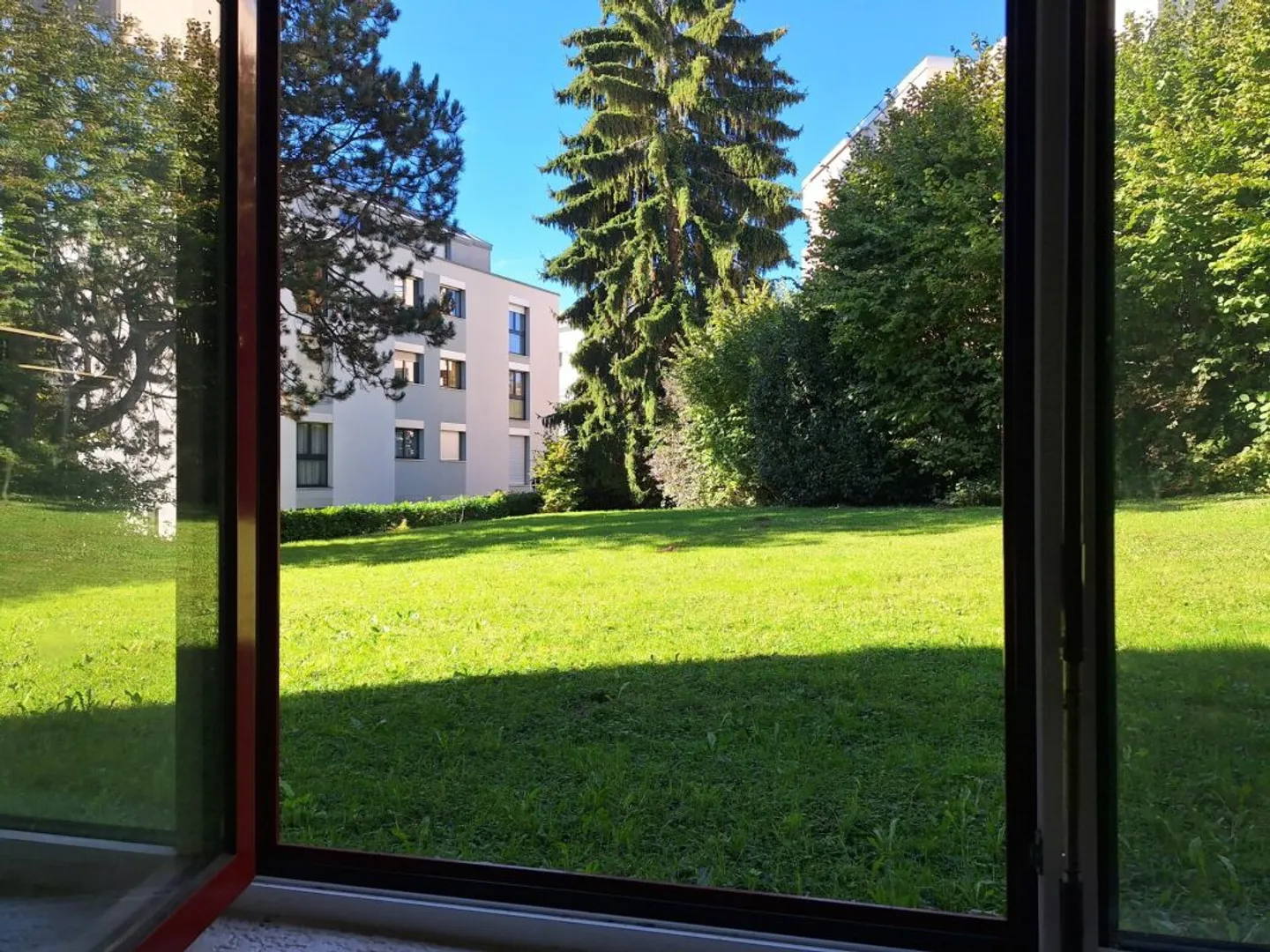 Superficie per artigiani a Boveresses 42 - Foto 6 di 7