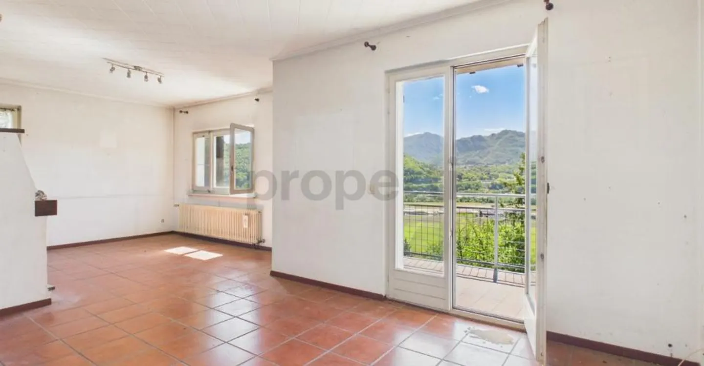 Elegant 4-room villa renovated with balcony, Agno - Photo 1 of 10
