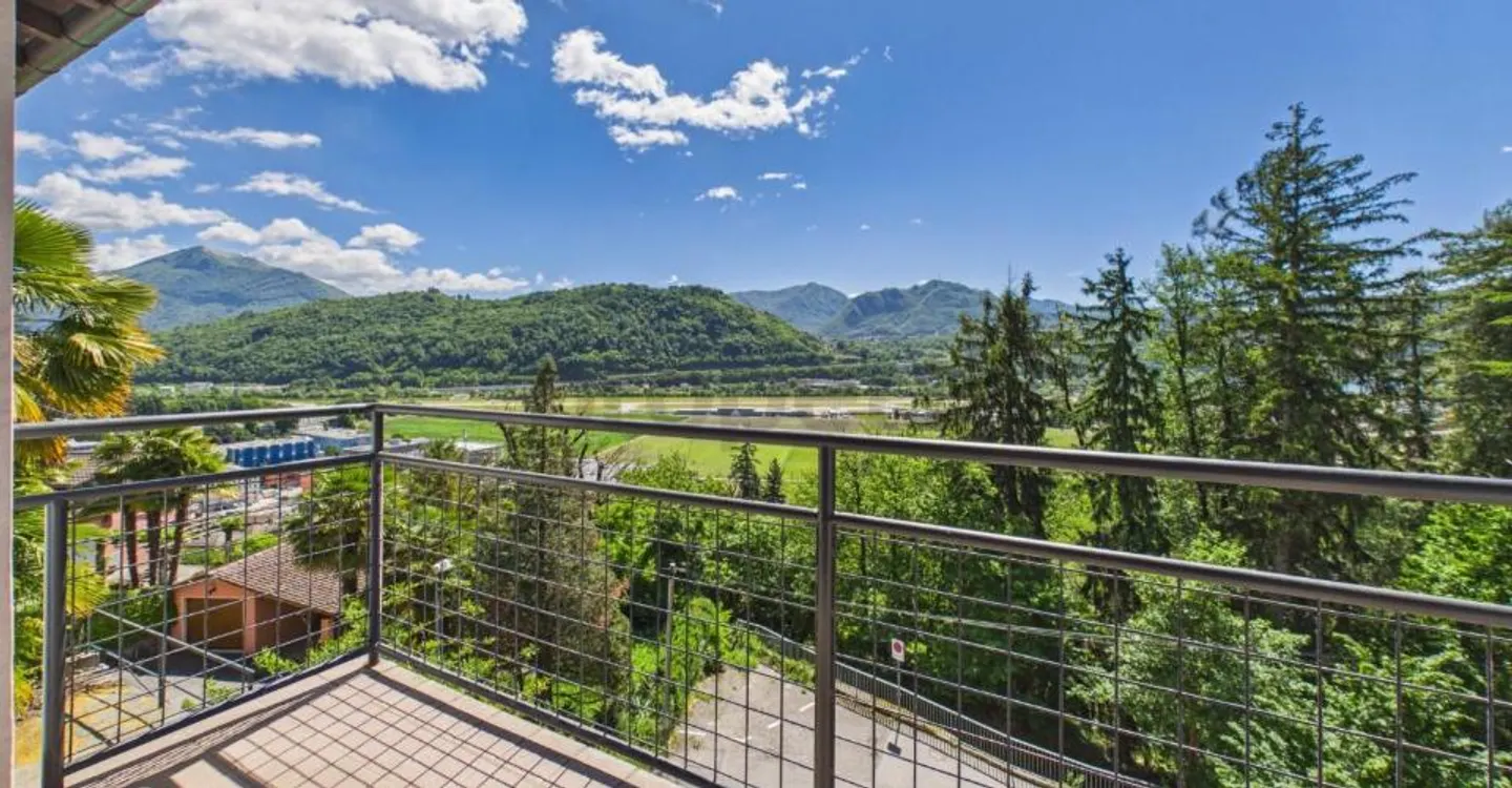 Elegant 4-room villa renovated with balcony, Agno - Photo 9 of 10