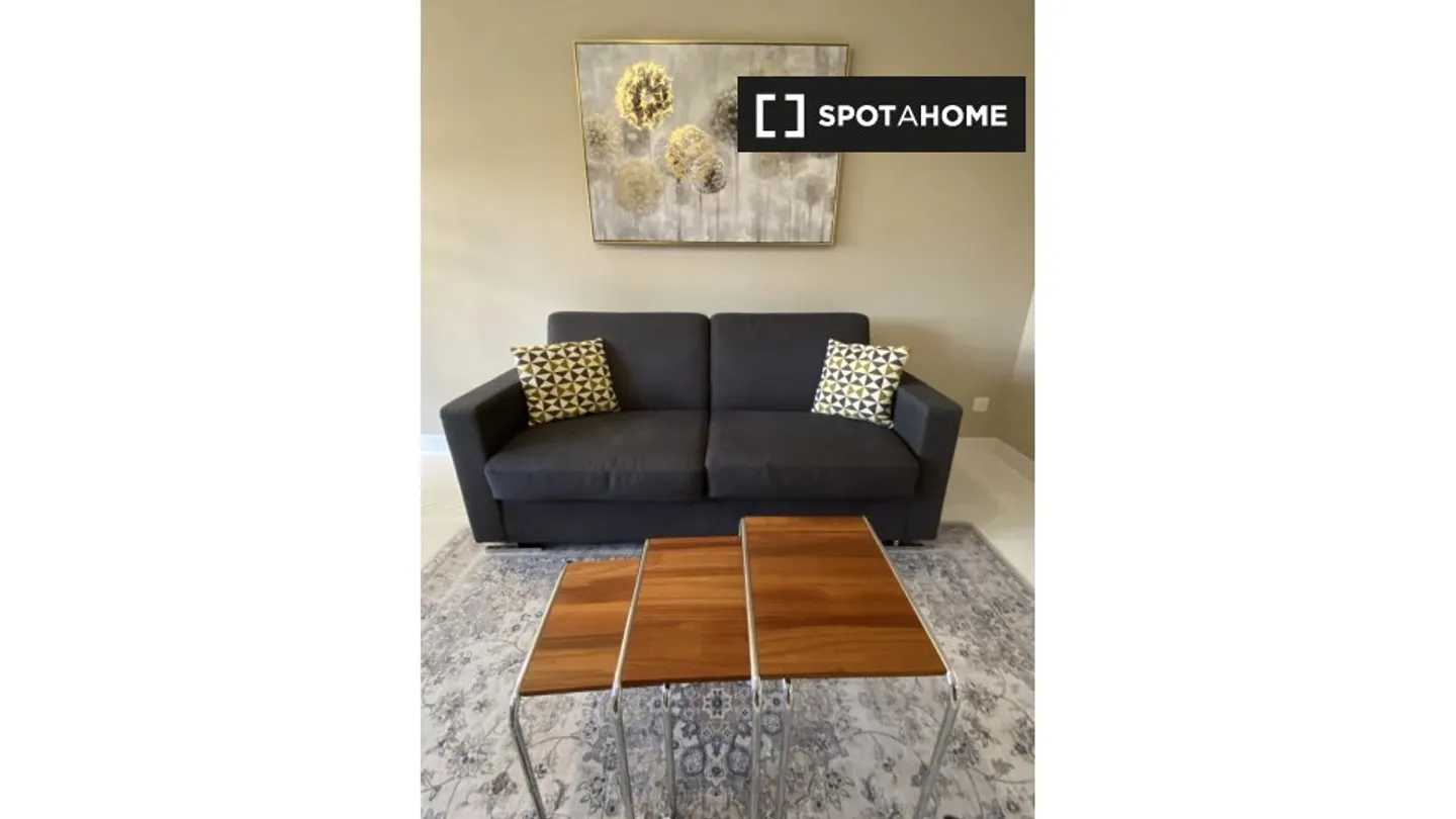 Discover, visit and rent your new home online with full confidence. - Photo 2 of 12