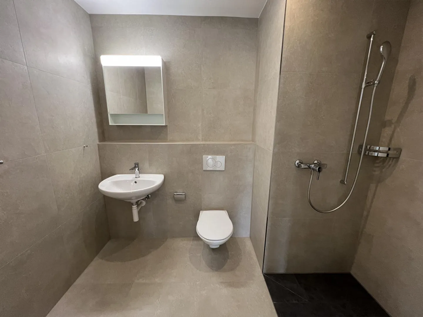 LAST APARTMENT - New building in a central location! - Photo 8 of 11