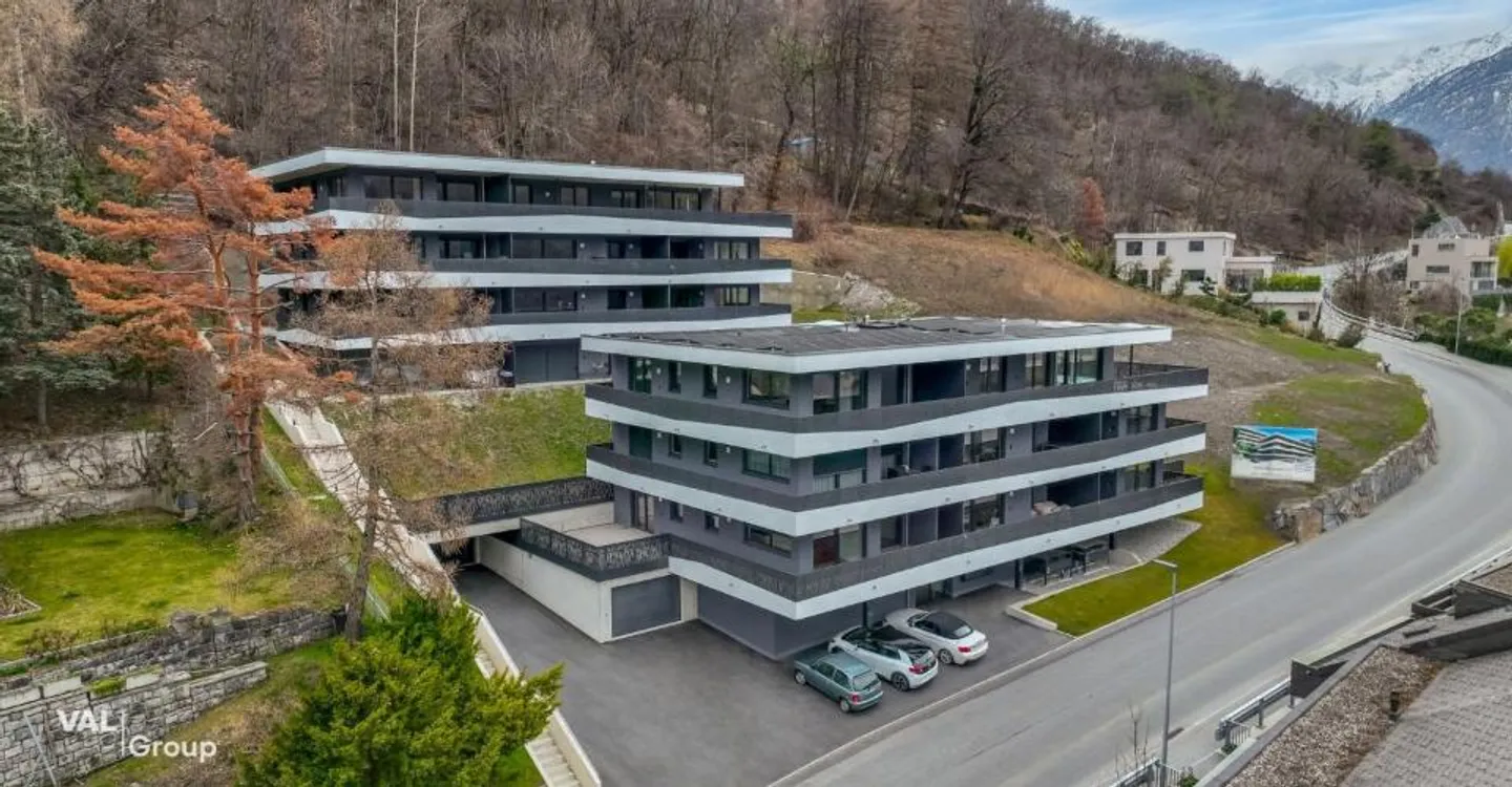 Unique 4.5-room penthouse apartment in Visp - modern living with the best view - Photo 1 of 12
