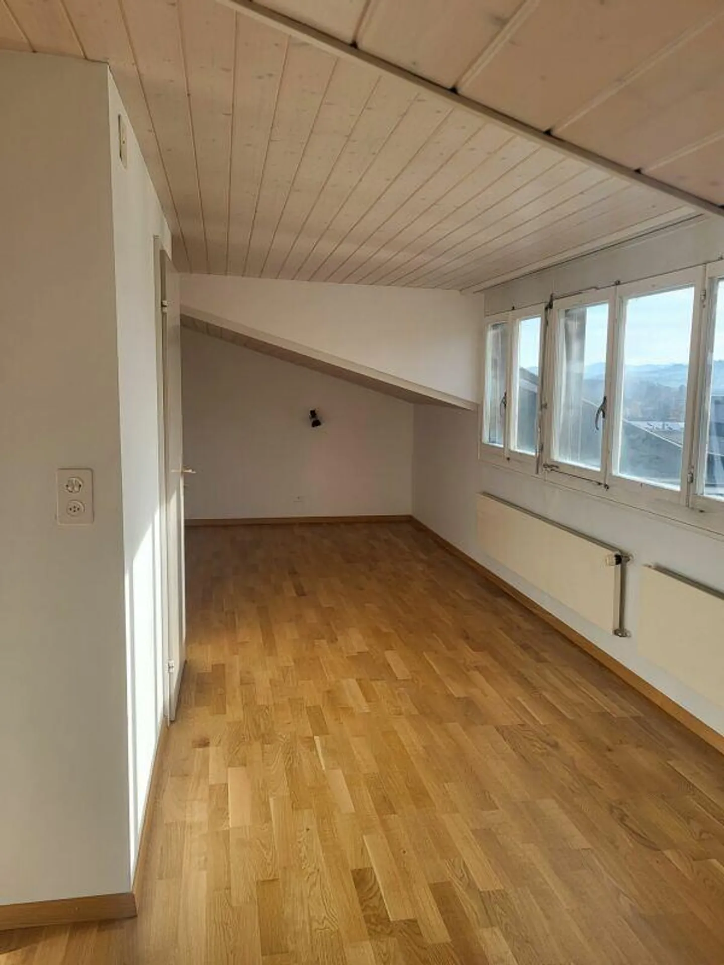 In vendita casa unifamiliare di 6½ locali con ampio spazio esterno - Foto 9 di 11