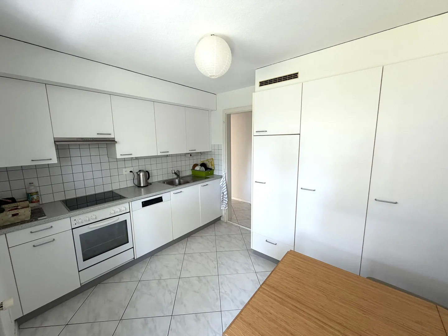 La Neuveville, wunderschöne 3,5-Zimmer-Wohnung im Untergeschoss mit Balkon - Foto 1 von 8