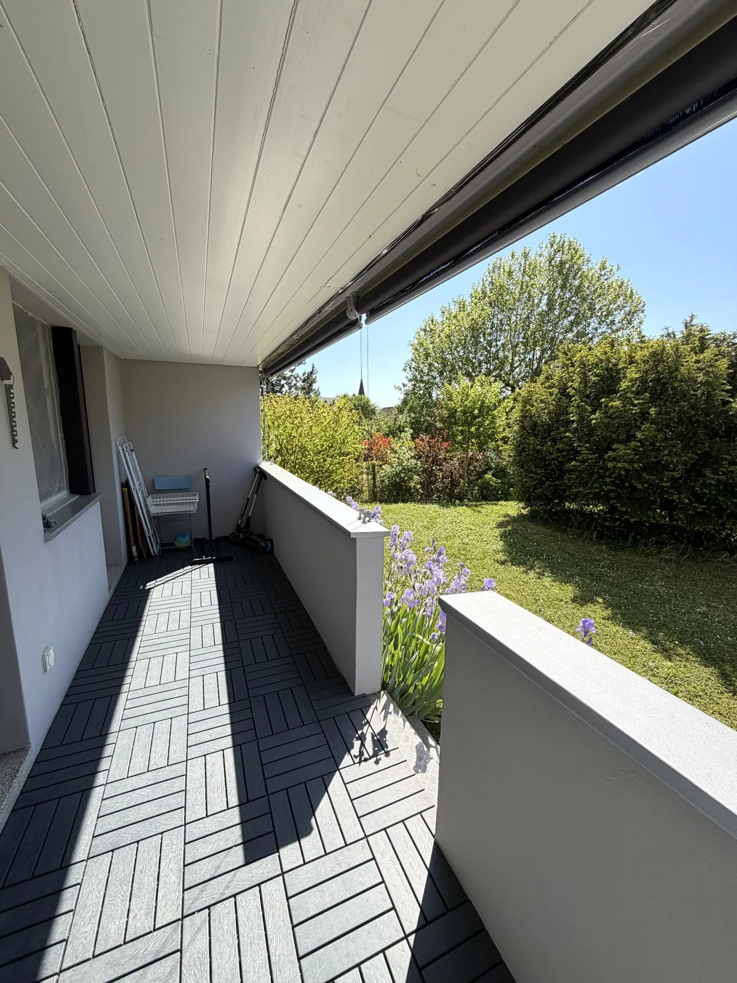La Neuveville, wunderschöne 3,5-Zimmer-Wohnung im Untergeschoss mit Balkon - Foto 2 von 8