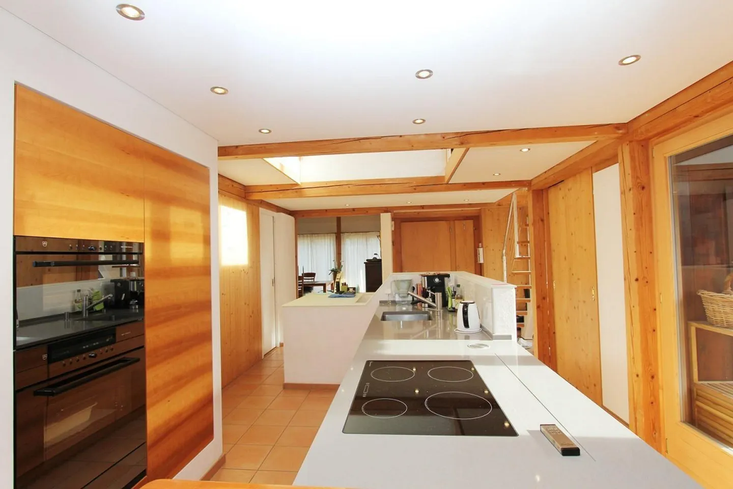 Attractive atrium house in a sunny, yet convenient location - Photo 6 of 13