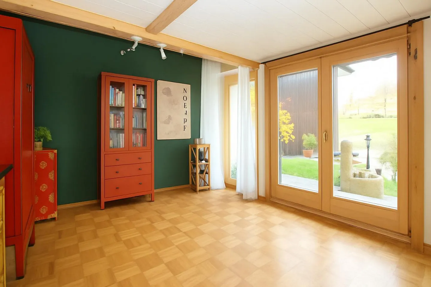 Attractive atrium house in a sunny, yet convenient location - Photo 8 of 13