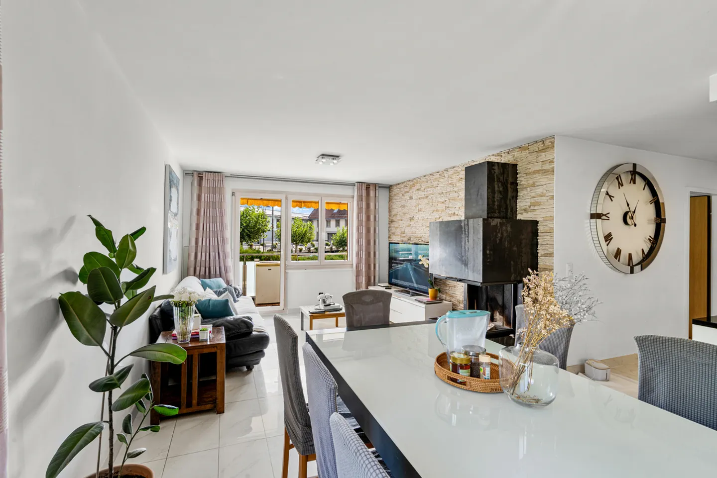 Appartement moderne et lumineux avec balcon et vue dégagée à Forel ! - Photo 1 sur 10