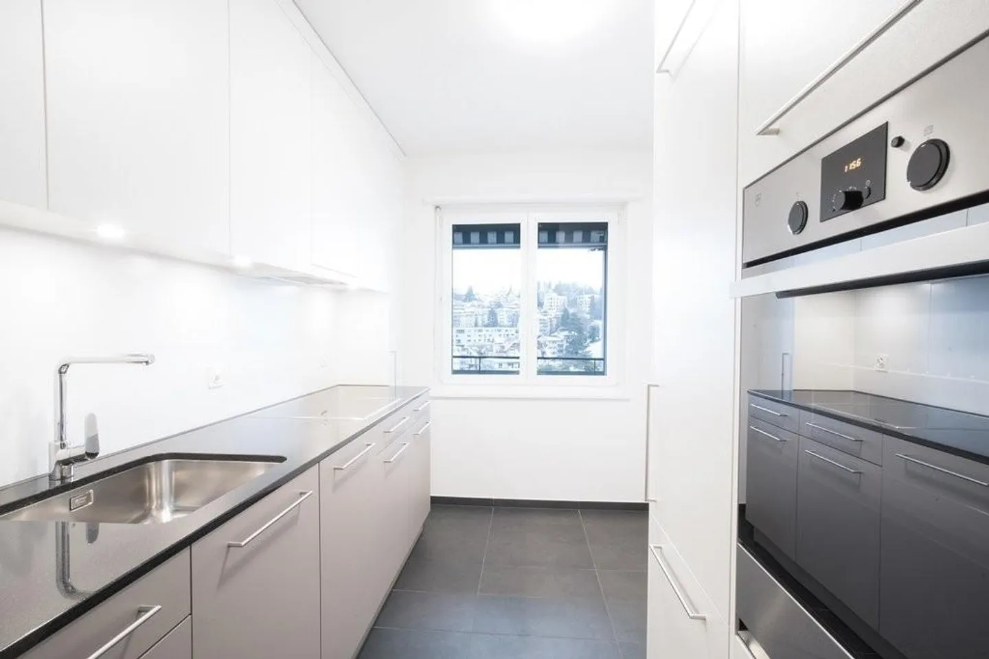 Perfect single apartment with a view towards the city, Reuss and Musegg towers - Photo 2 of 7