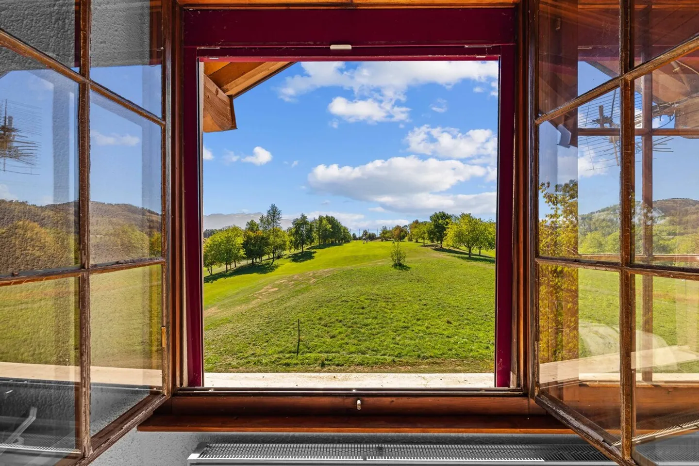 Character House - Directly on the Lavaux Golf Course - Photo 4 of 24