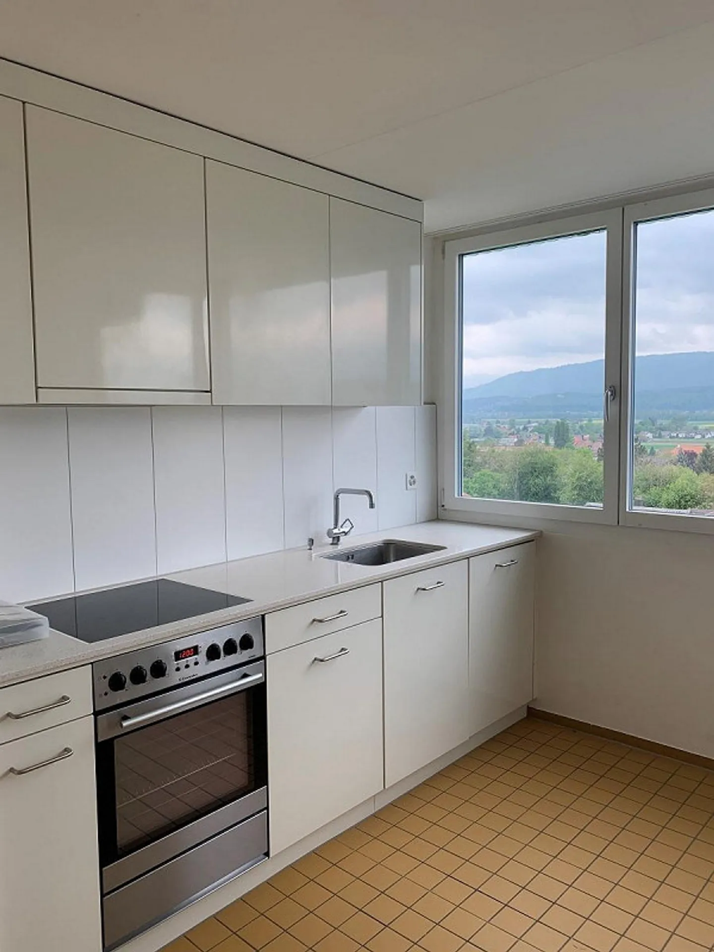 Appartamento moderno con 3 camere e grande balcone - Foto 2 di 7