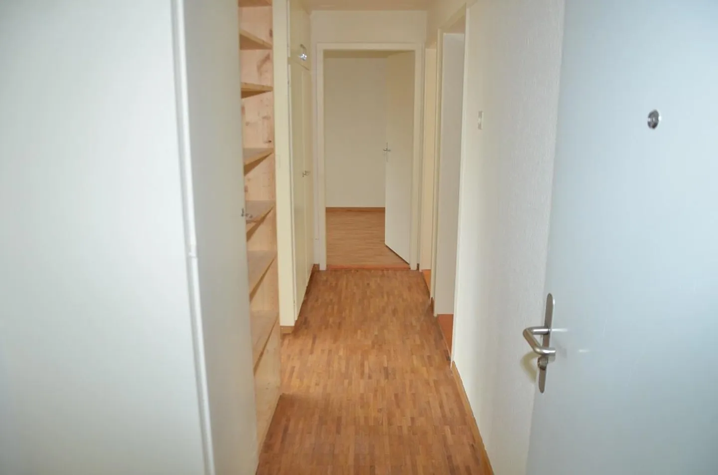 Appartamento moderno con 3 camere e grande balcone - Foto 3 di 7